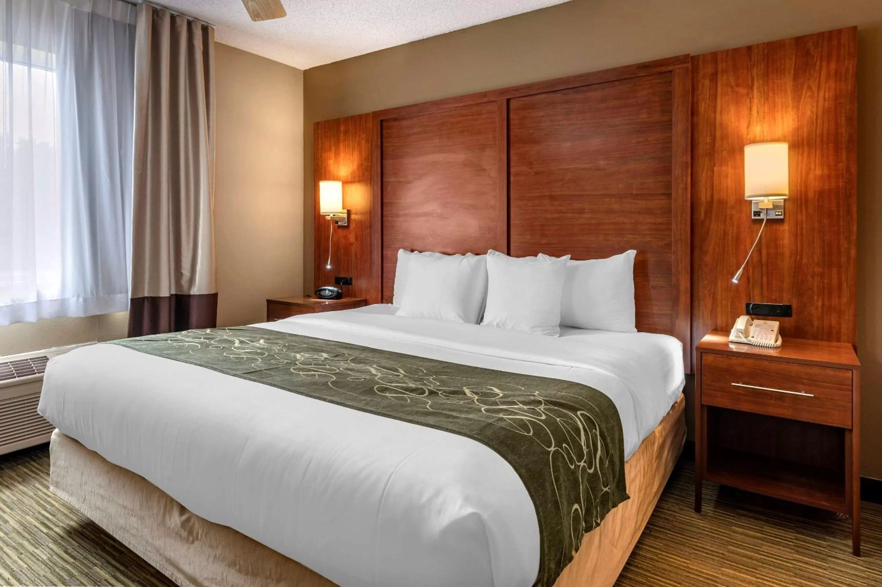 Bedroom, Bed in Comfort Suites Elkhart North