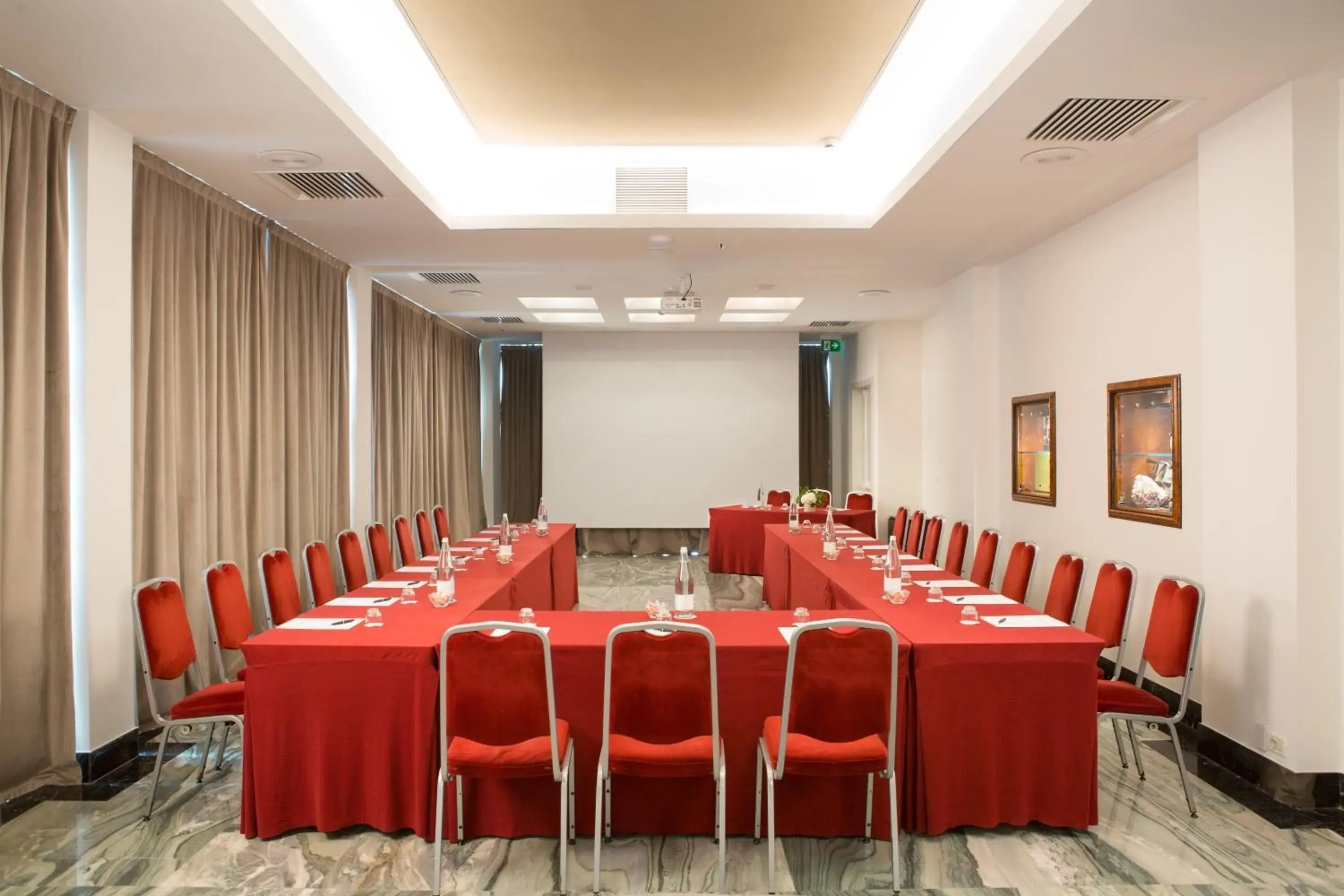 Business facilities in Hotel Continental