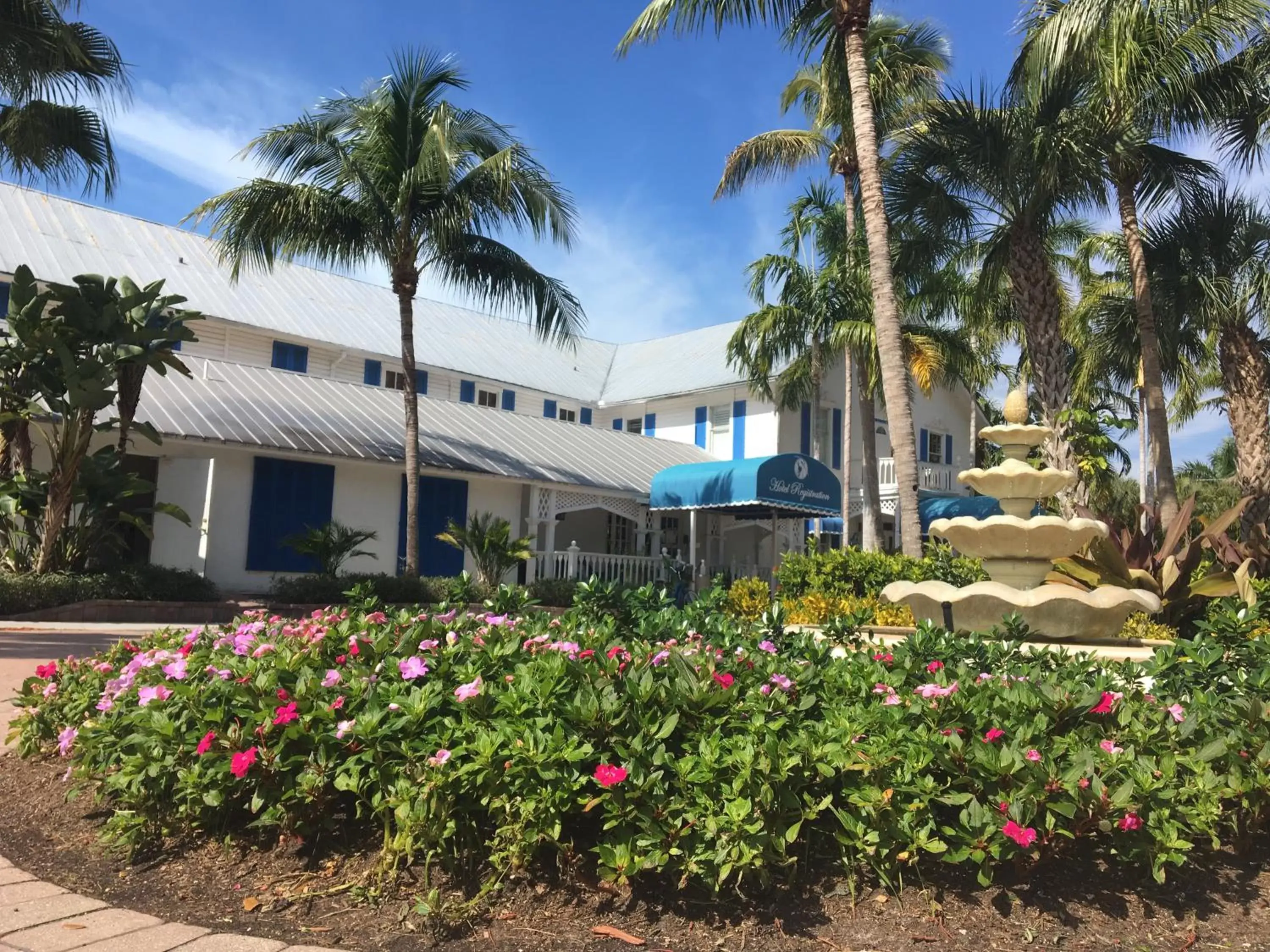 Facade/entrance in Olde Marco Island Inn and Suites Facade/entrance in Olde Marco Island Inn and Suites