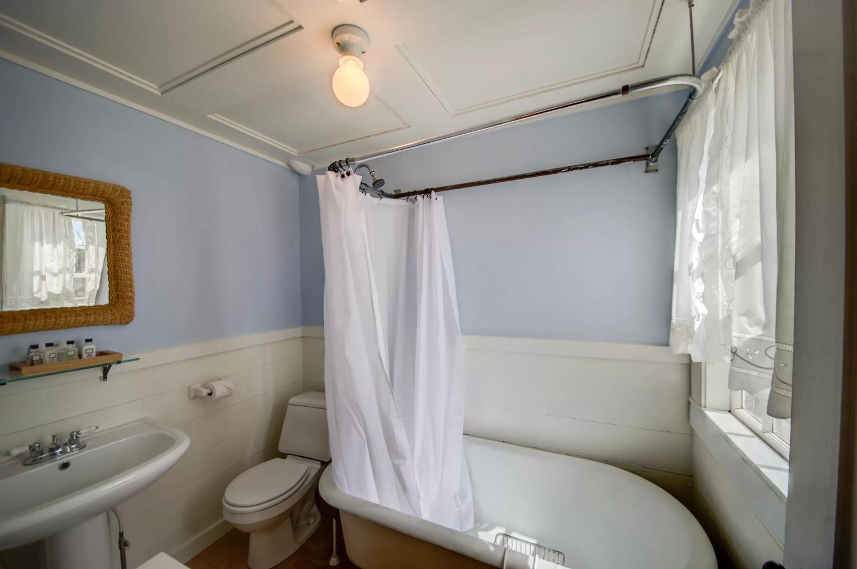 Day, Bathroom in Copper Swan