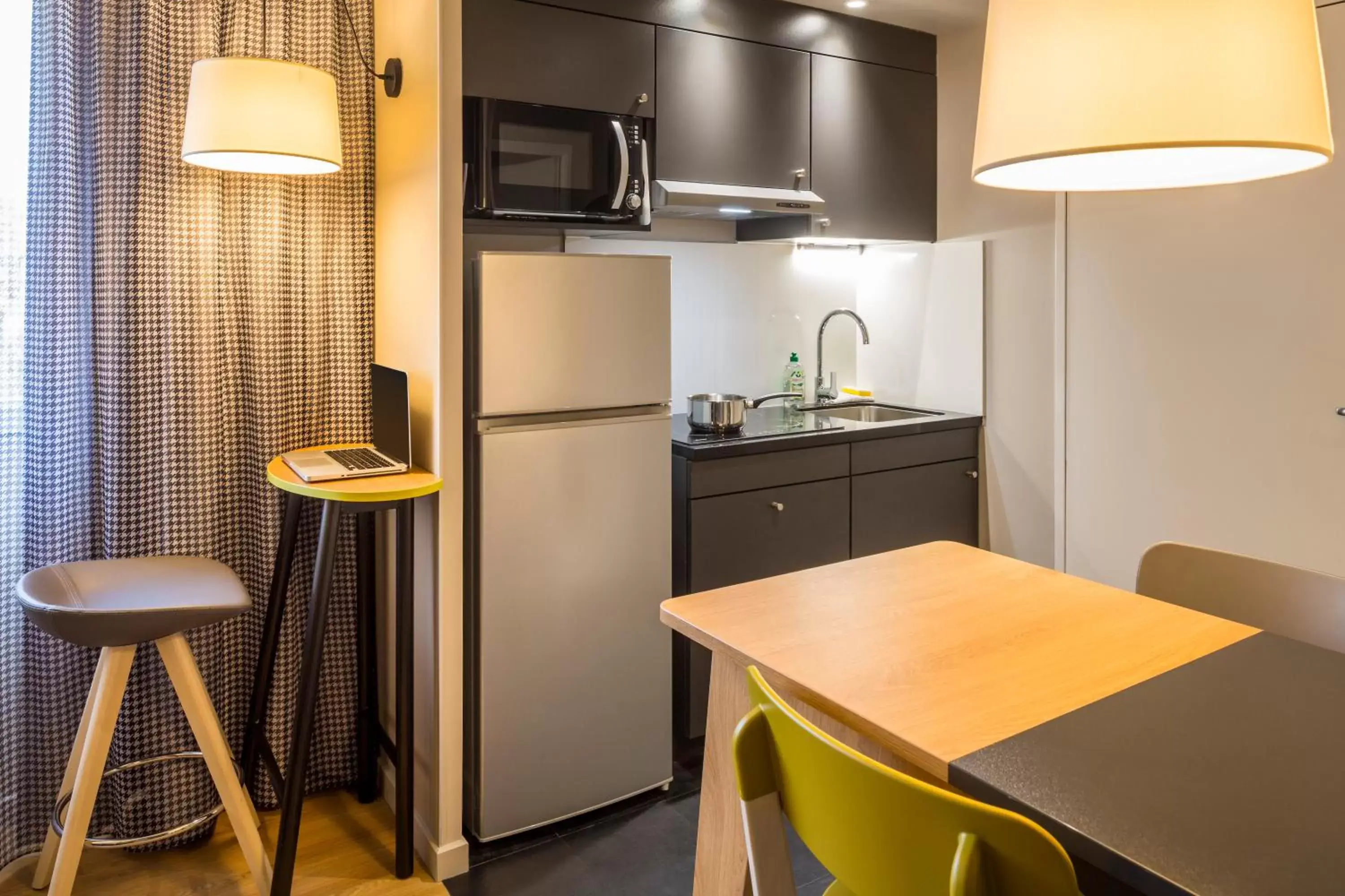 Kitchen or kitchenette, Kitchen/Kitchenette in Aparthotel Adagio access Montpellier Centre