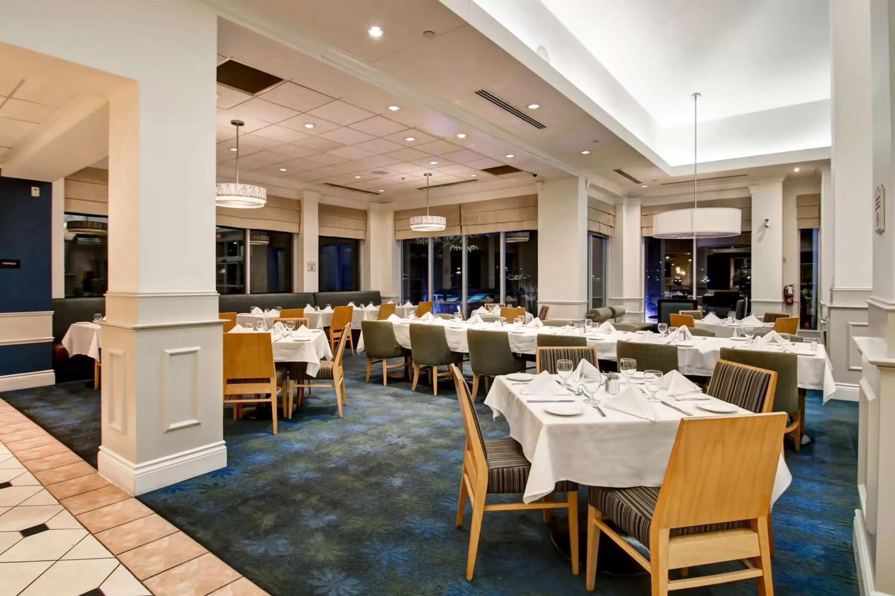 Dining area, Restaurant/Places to Eat in Hilton Garden Inn Toronto/Mississauga