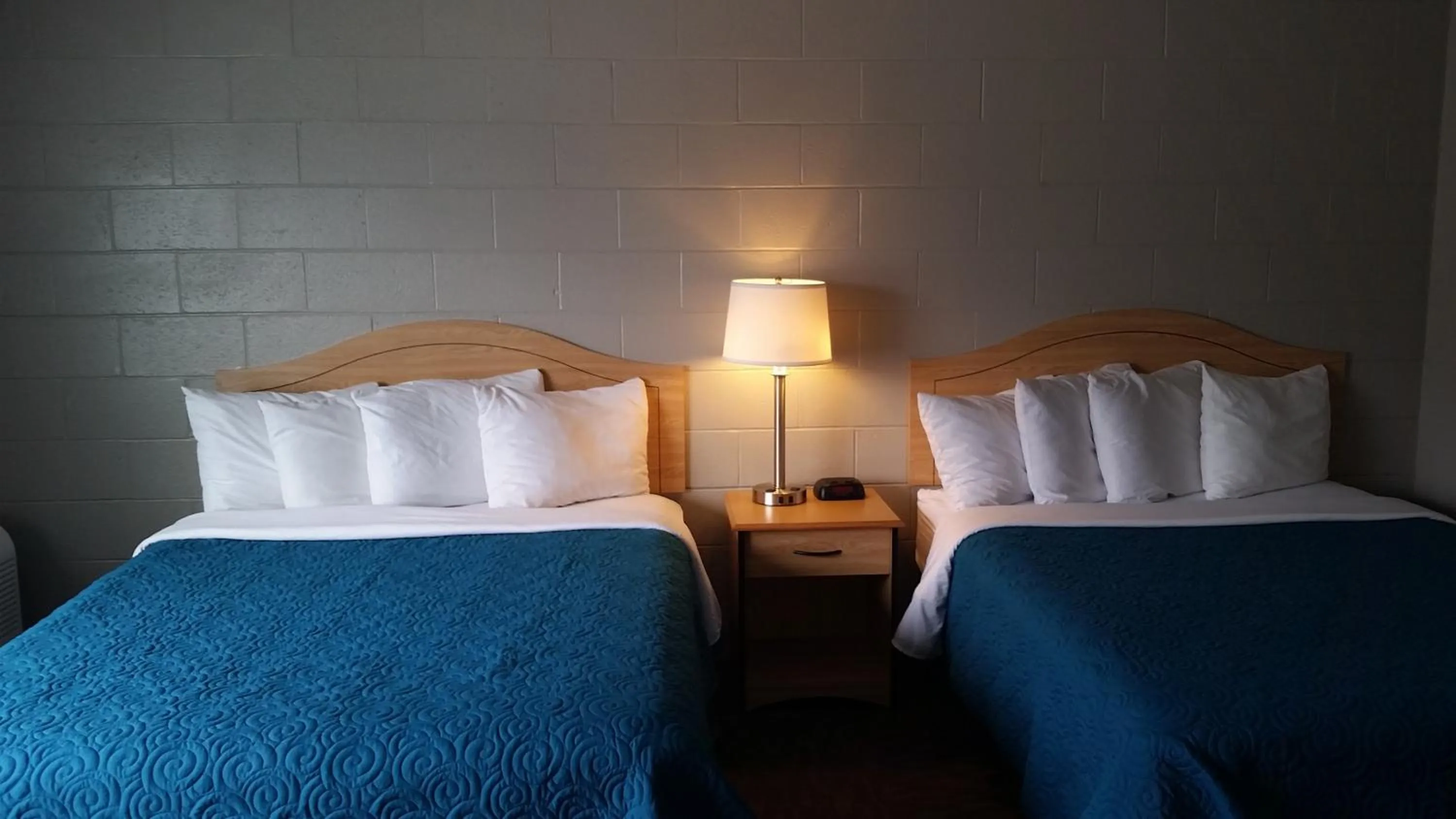 Bedroom, Bed in Motel West