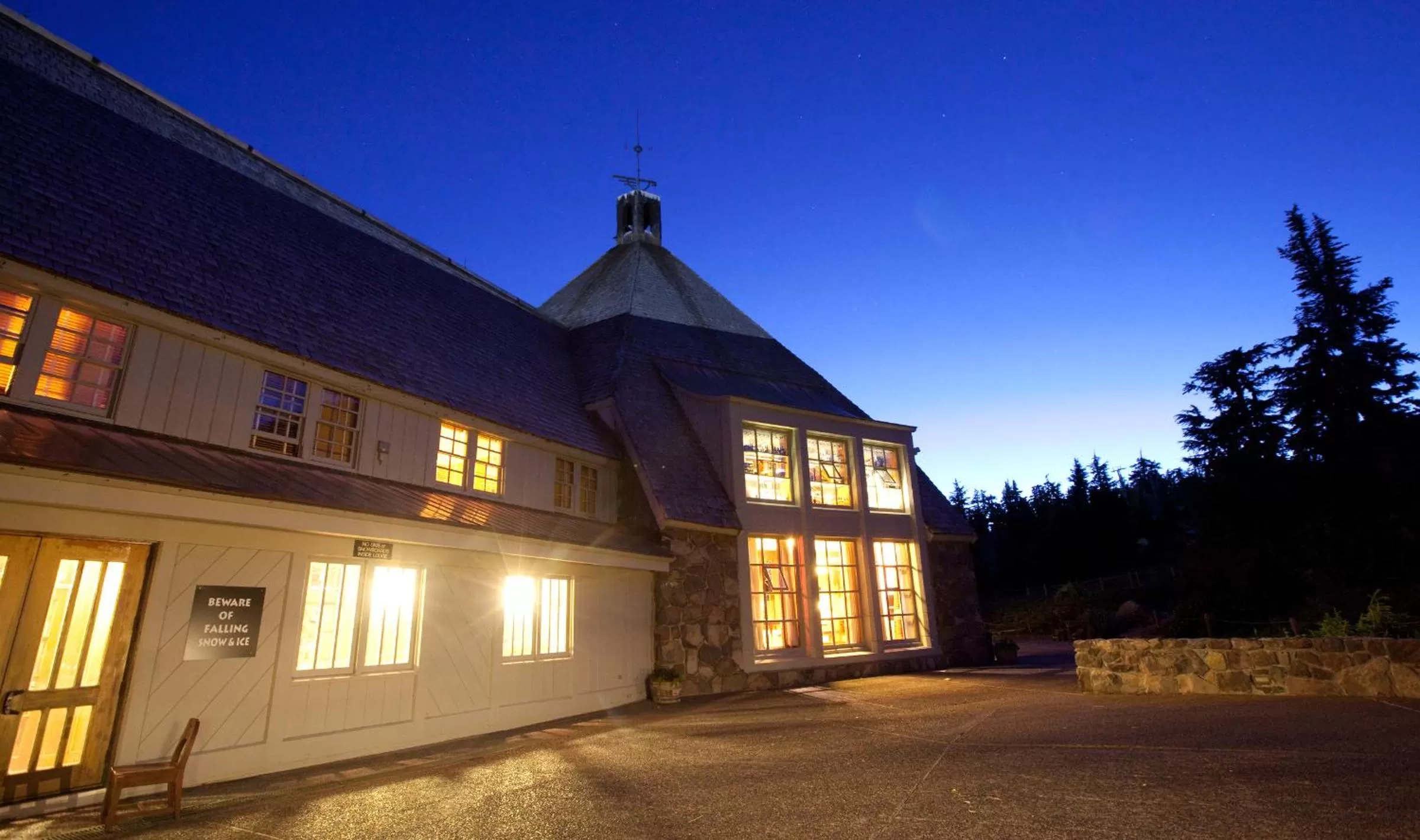 Facade/entrance in Timberline Lodge