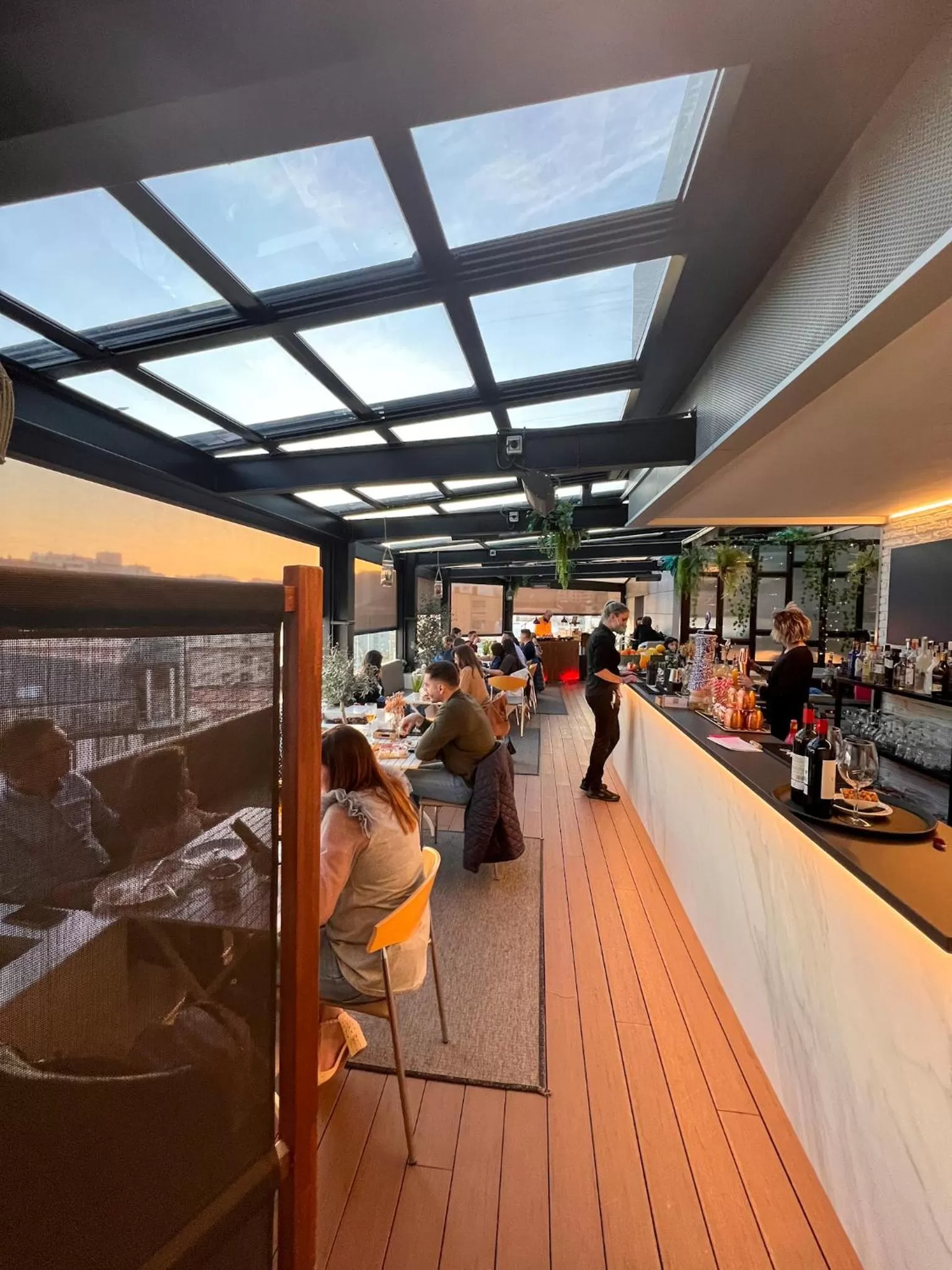 Restaurant/places to eat in Hotel Plaza