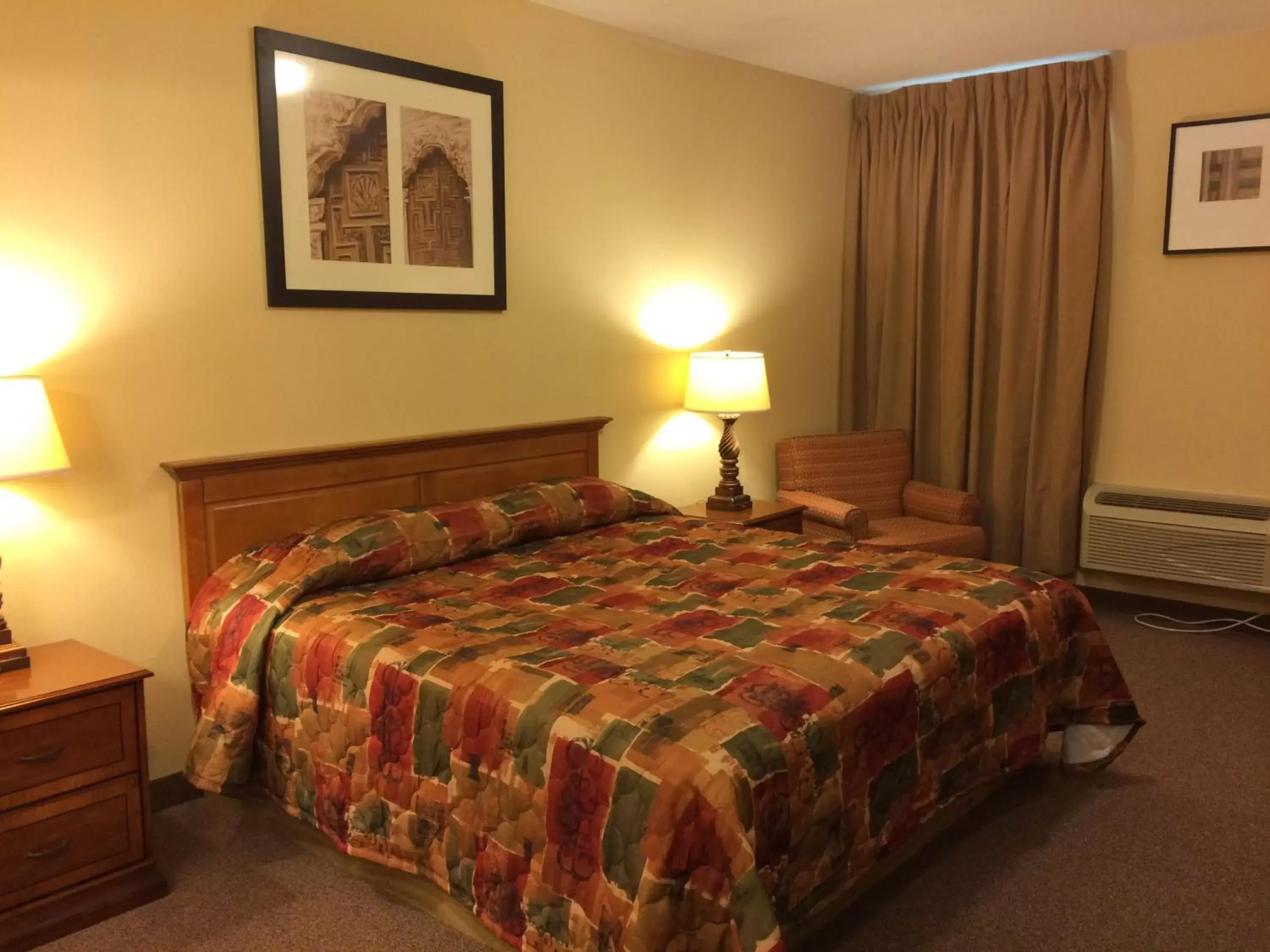 Photo of the whole room, Bed in Country Regency Inn & Suites