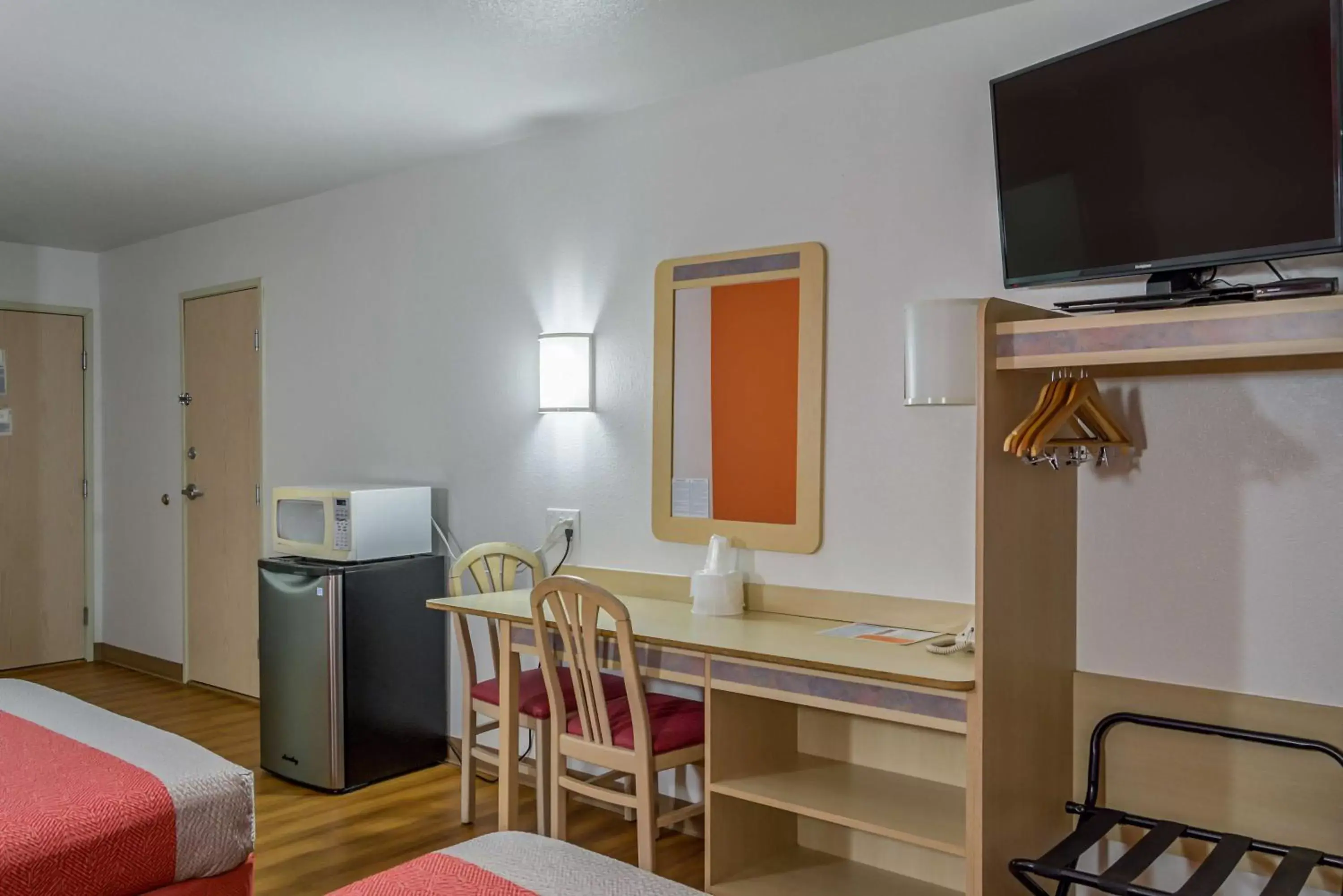 TV and multimedia, TV/Entertainment Center in Motel 6-Redmond, OR