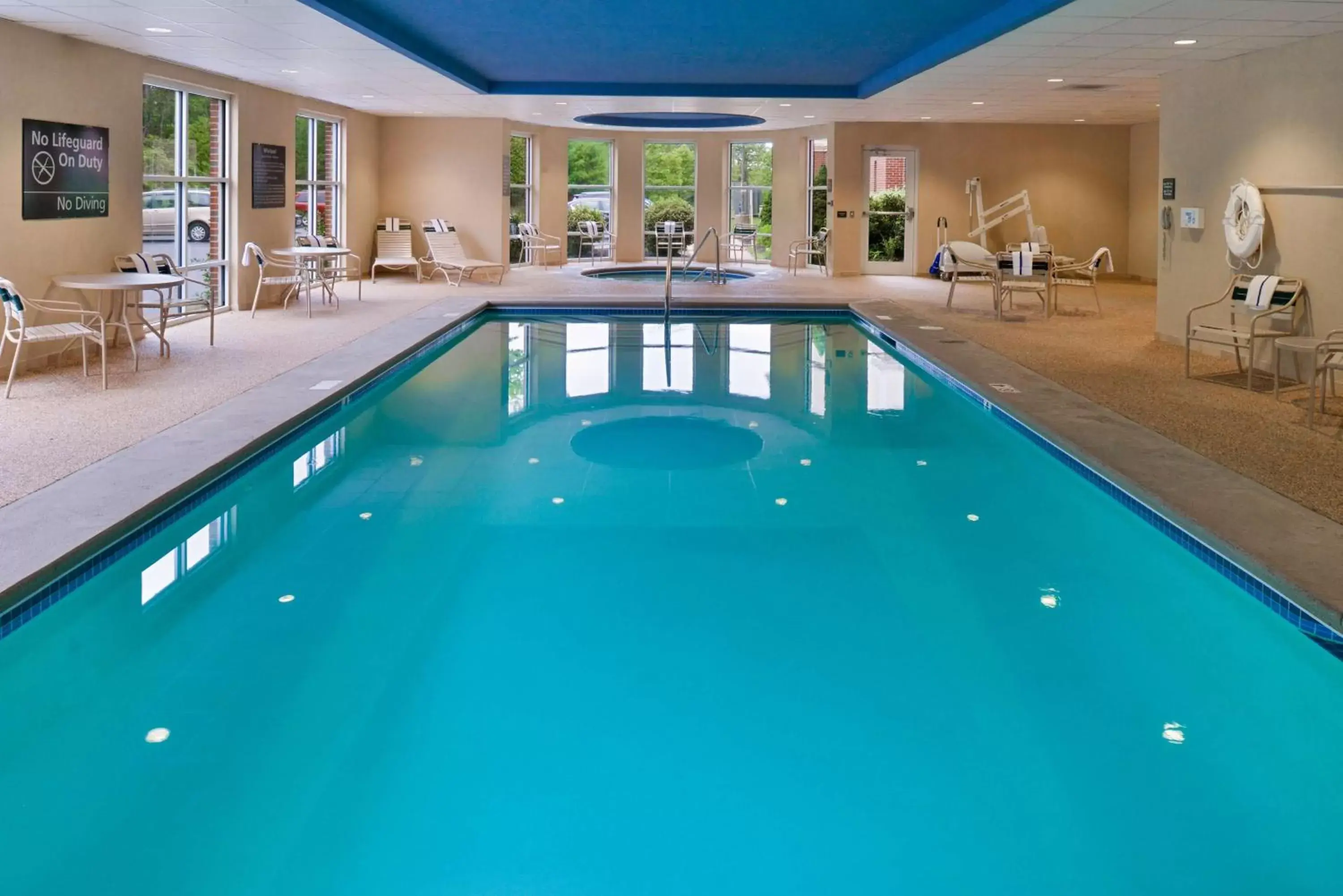 Swimming Pool in Hampton Inn & Suites by Hilton Plymouth