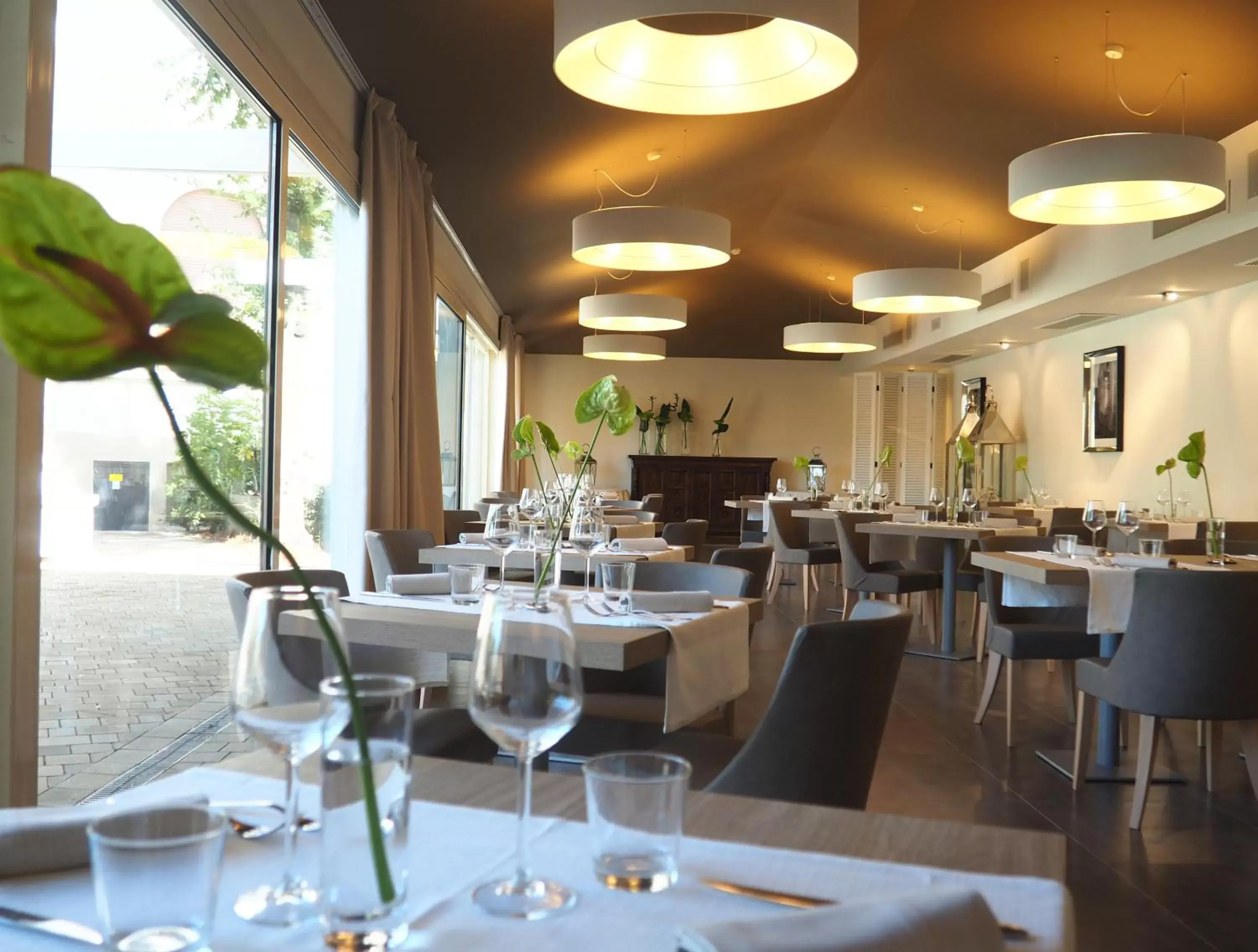 Restaurant/Places to Eat in Hotel De La Ville
