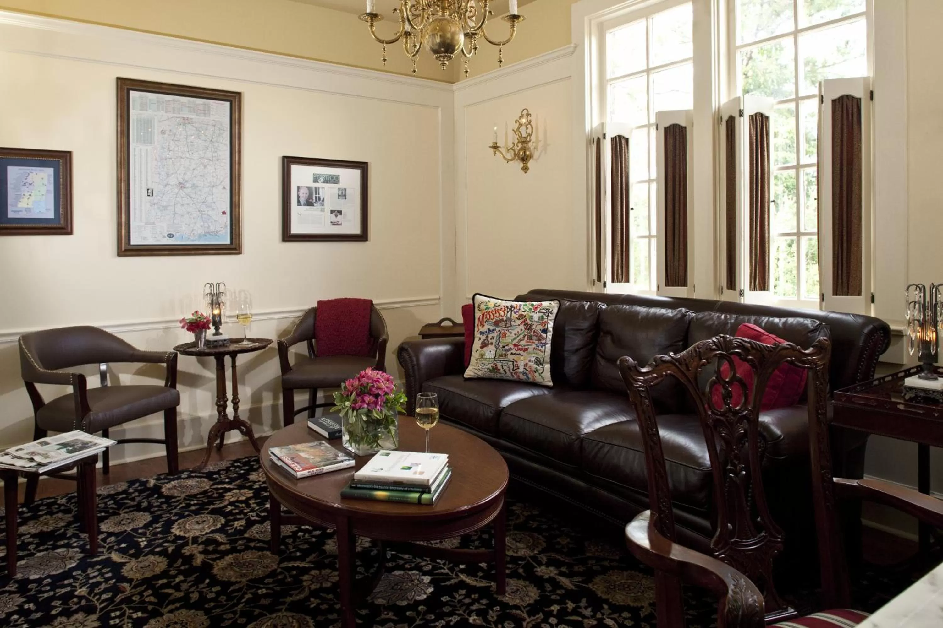 Communal lounge/ TV room in Fairview Inn