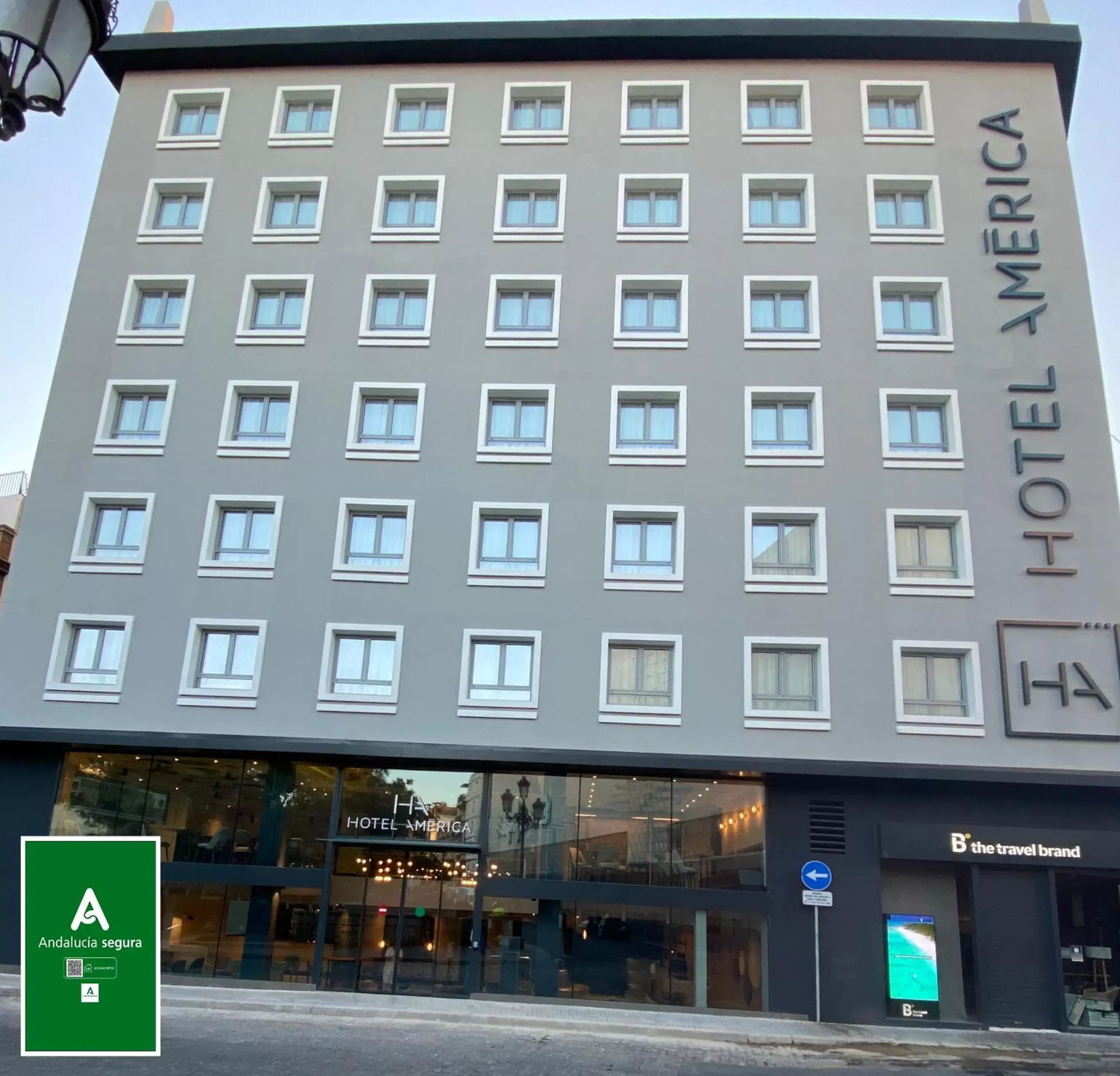 Facade/entrance, Property Building in Hotel América Sevilla