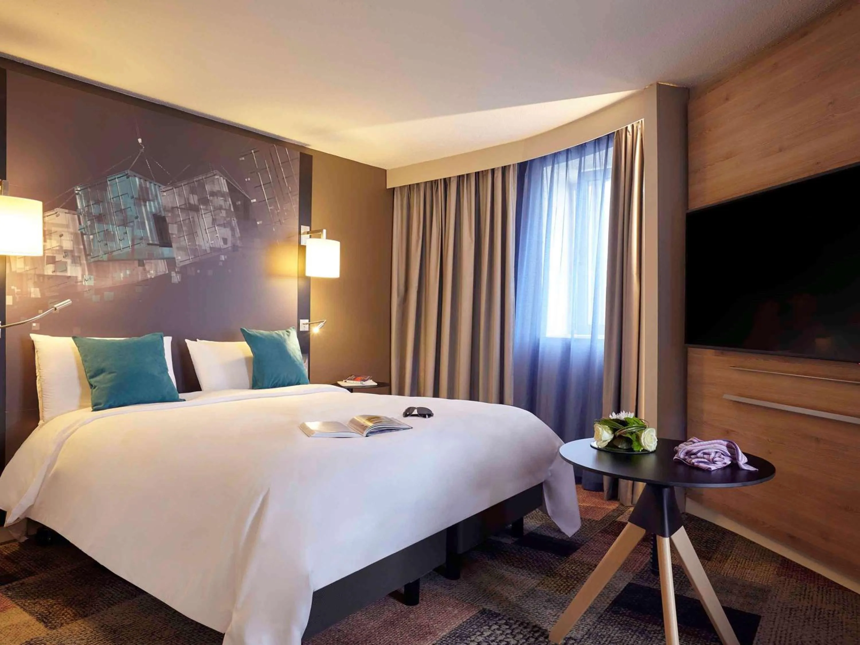 Photo of the whole room, Bed in Mercure Le Havre Centre Bassin Du Commerce