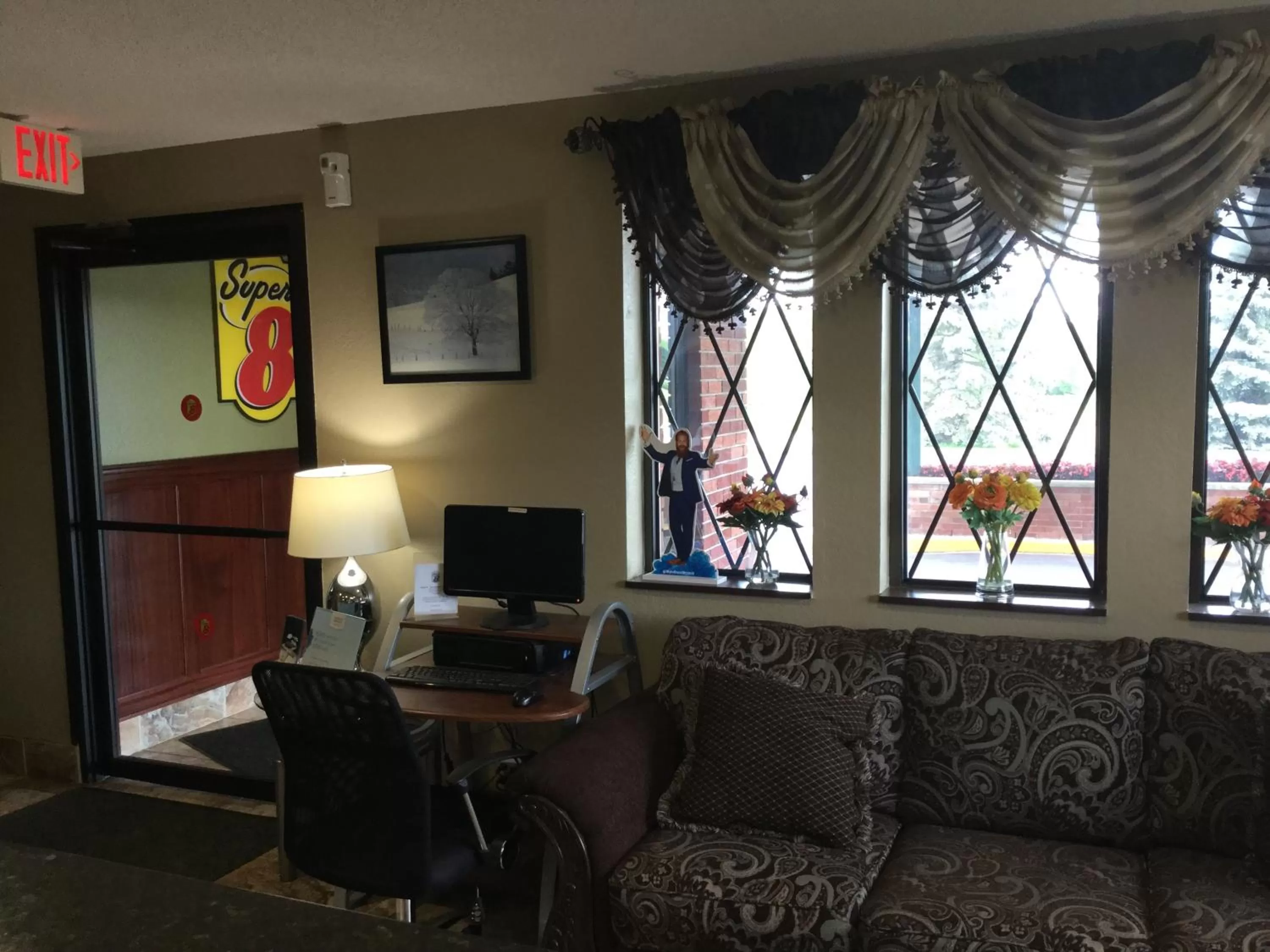 Living room in Super 8 by Wyndham Amsterdam