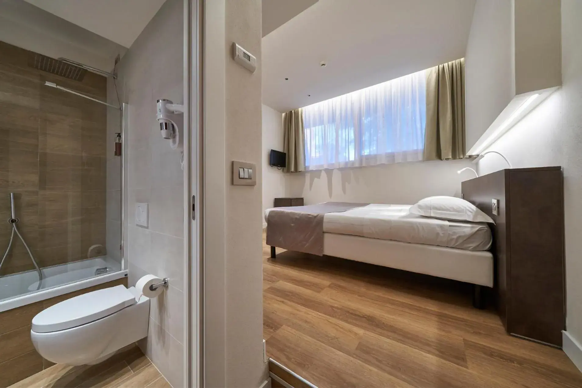 Bed, Bathroom in Park Hotel Chianti