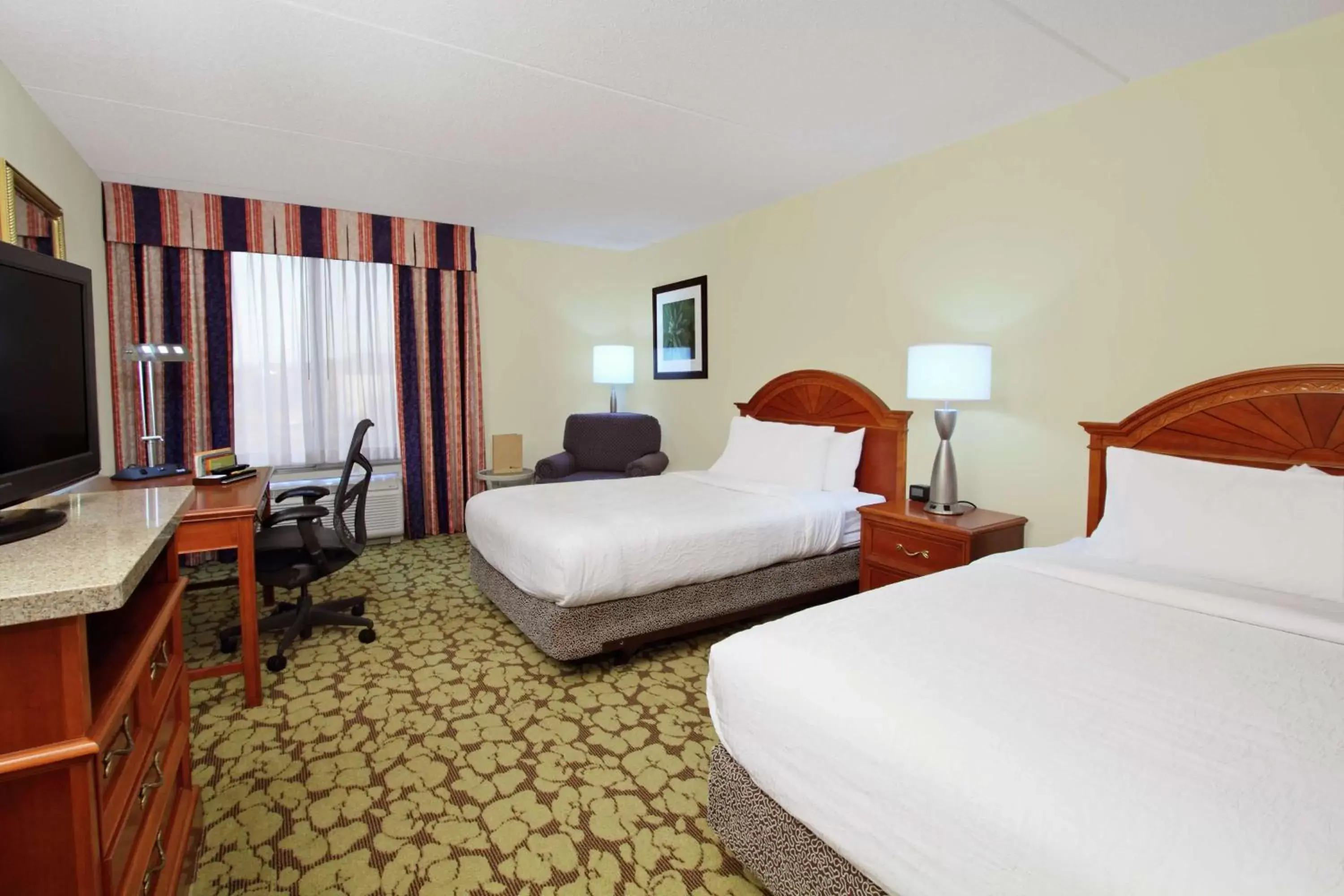 Bedroom, Bed in Hilton Garden Inn Chesapeake Greenbrier
