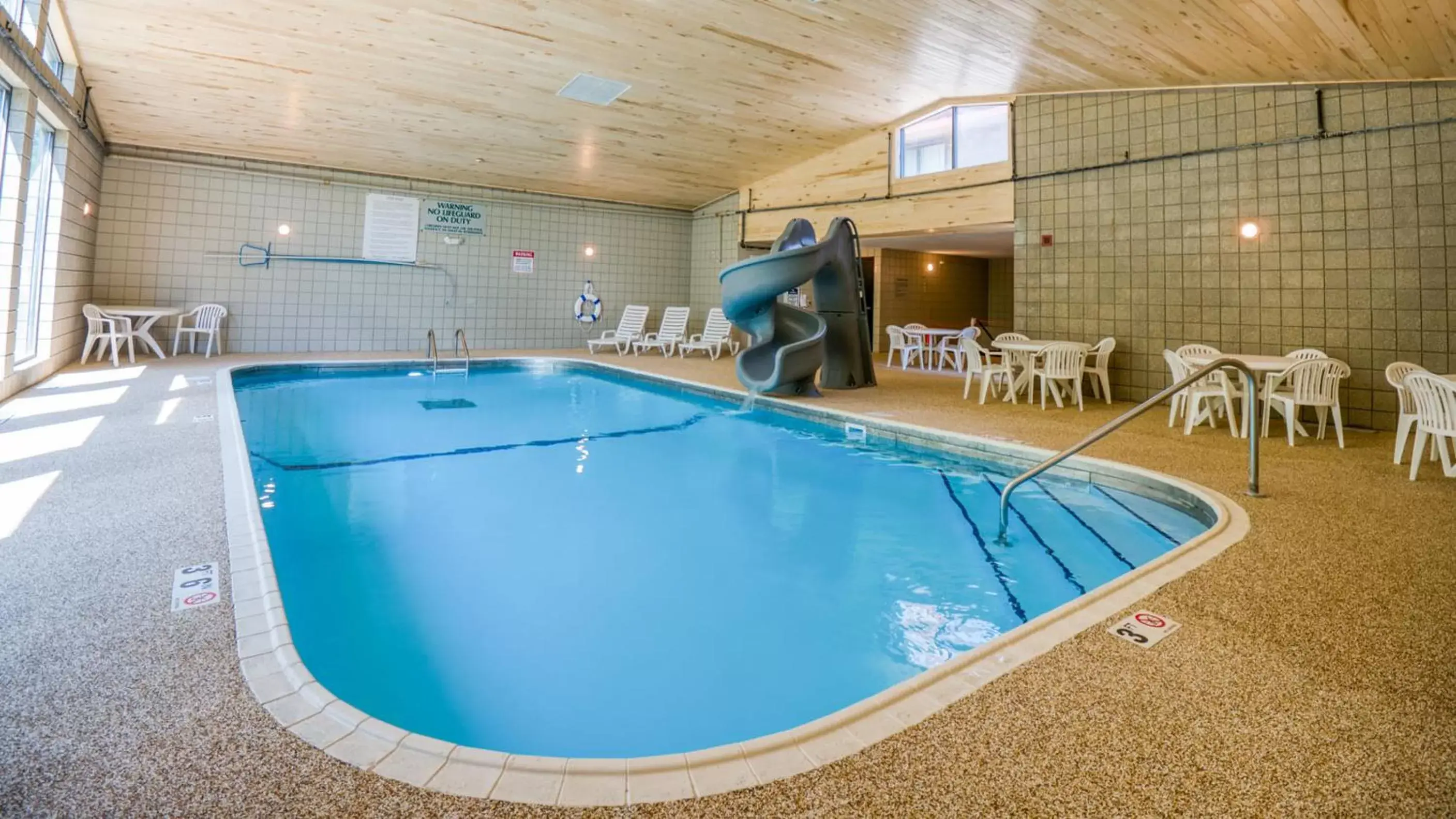 Swimming Pool in Walker Hotel