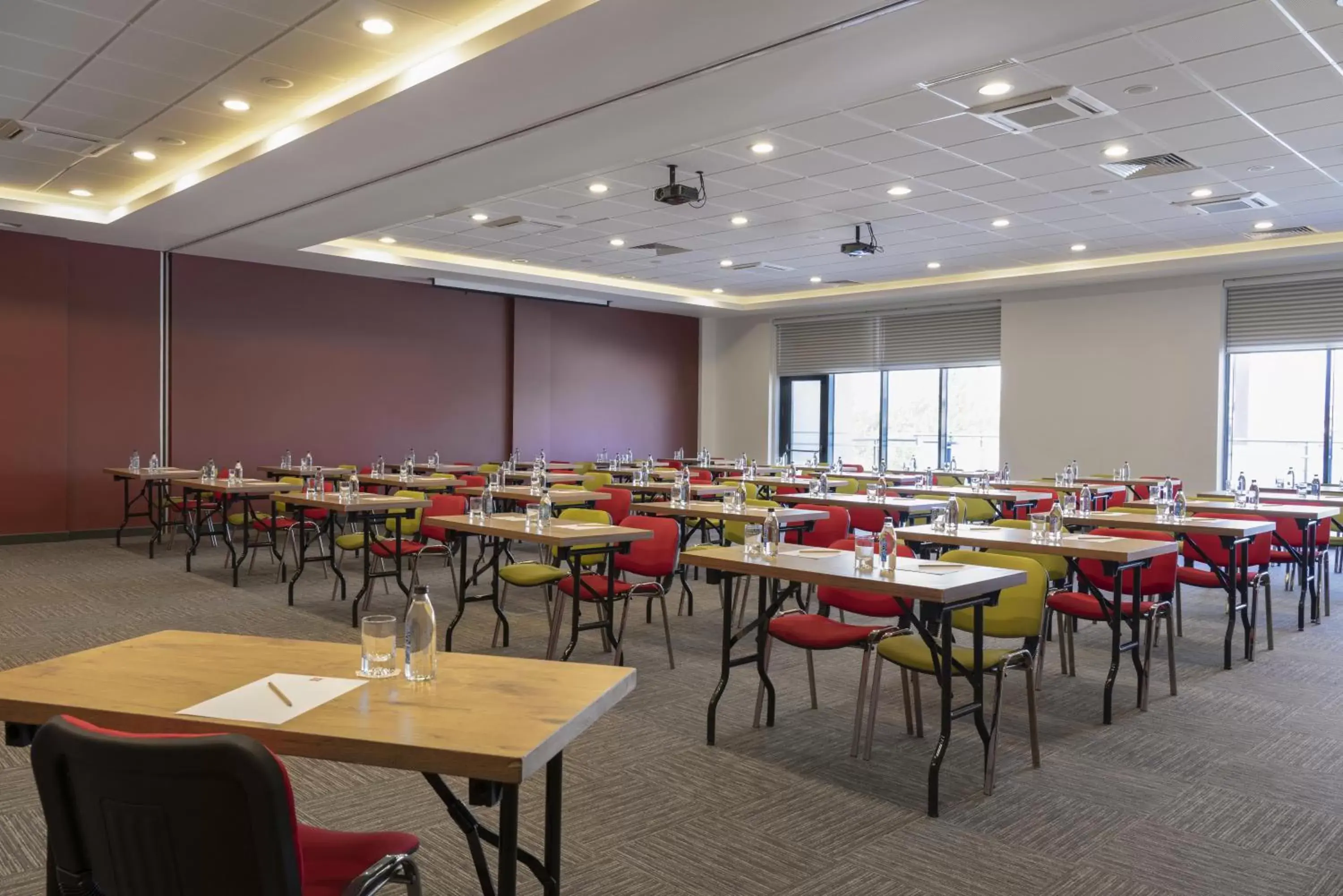 Meeting/conference room, Restaurant/Places to Eat in ibis Ankara Airport Hotel