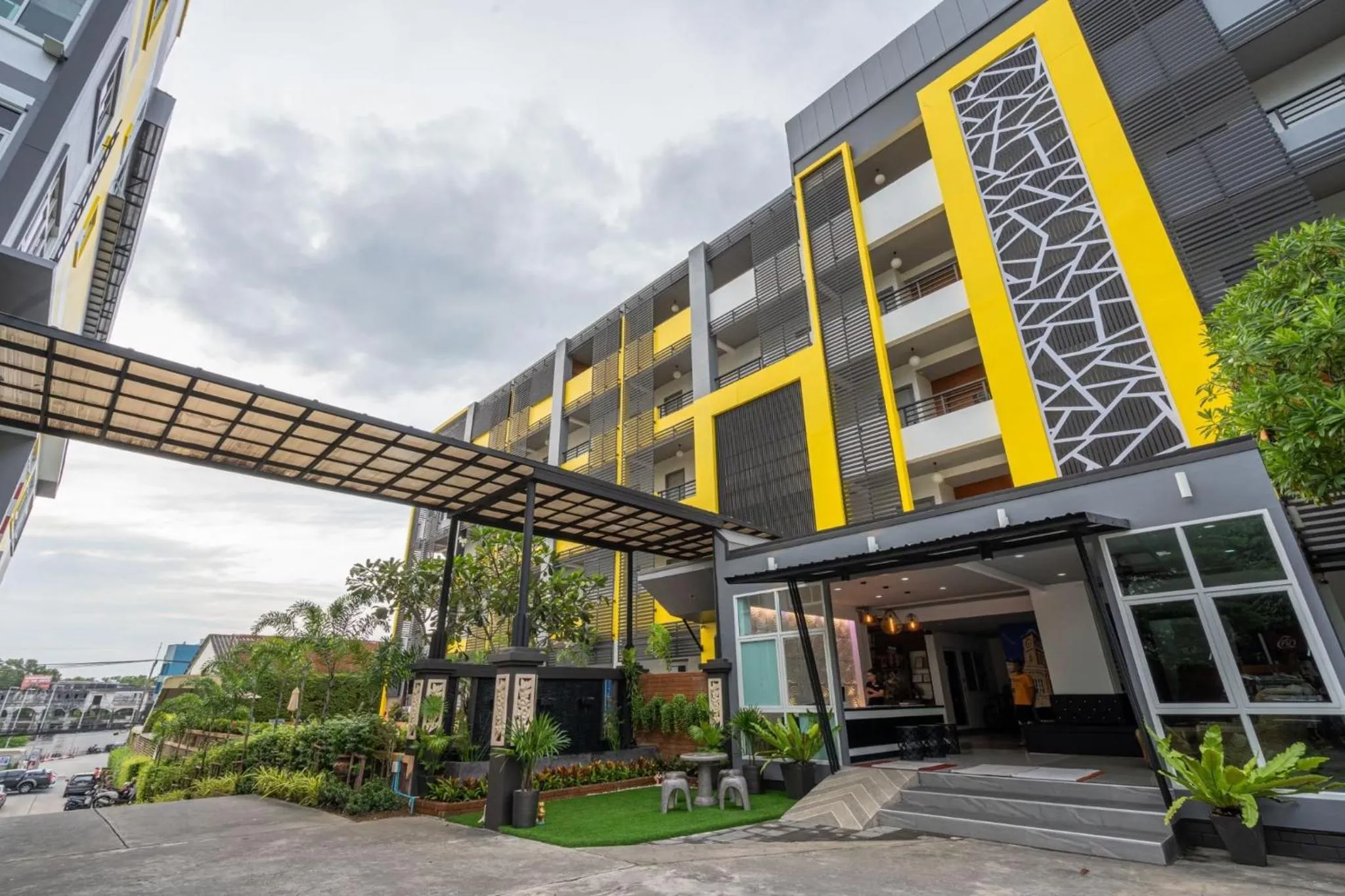 SB Living Place Hotel Phuket Town