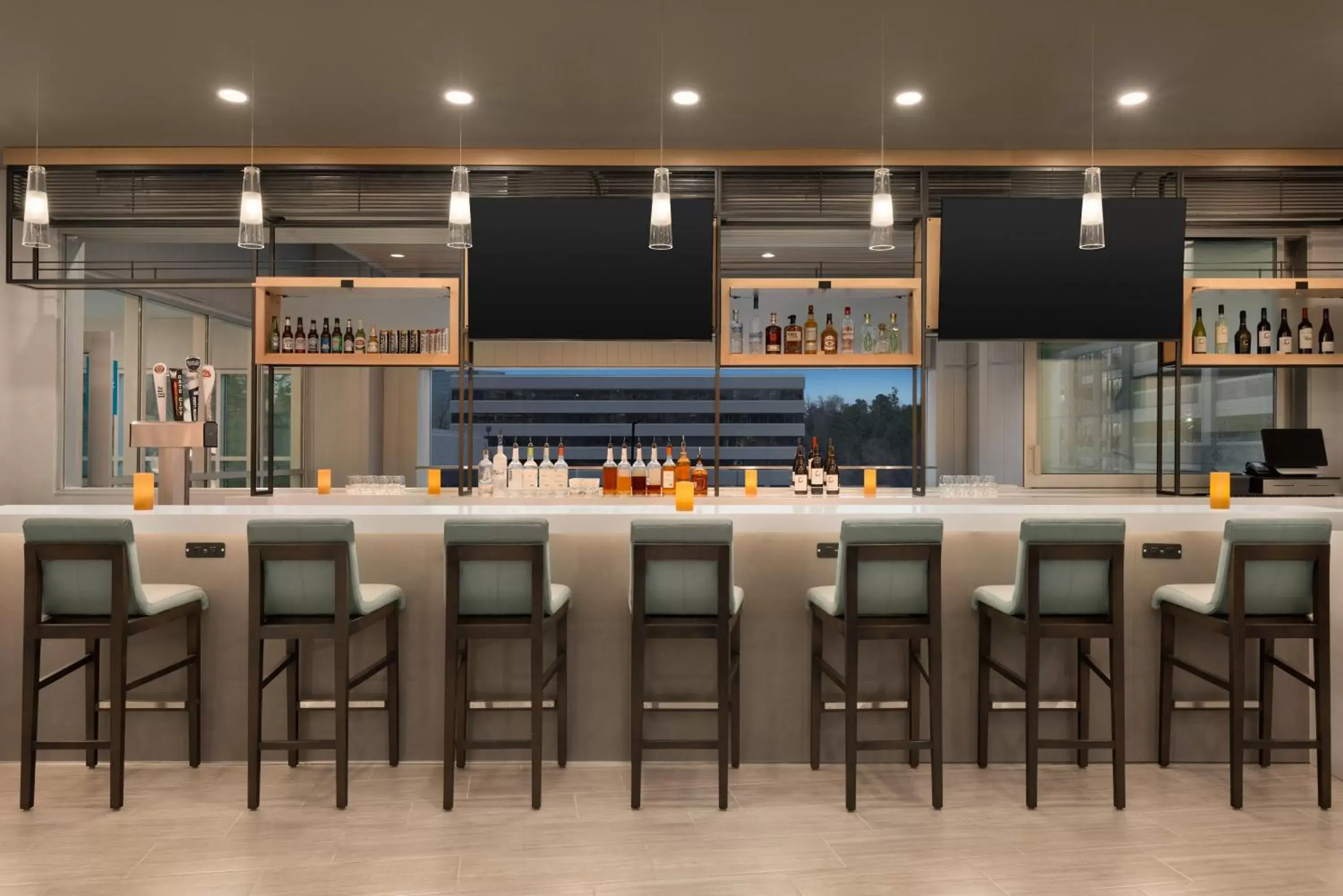 Restaurant/places to eat, Lounge/Bar in Hyatt House Atlanta Perimeter Center