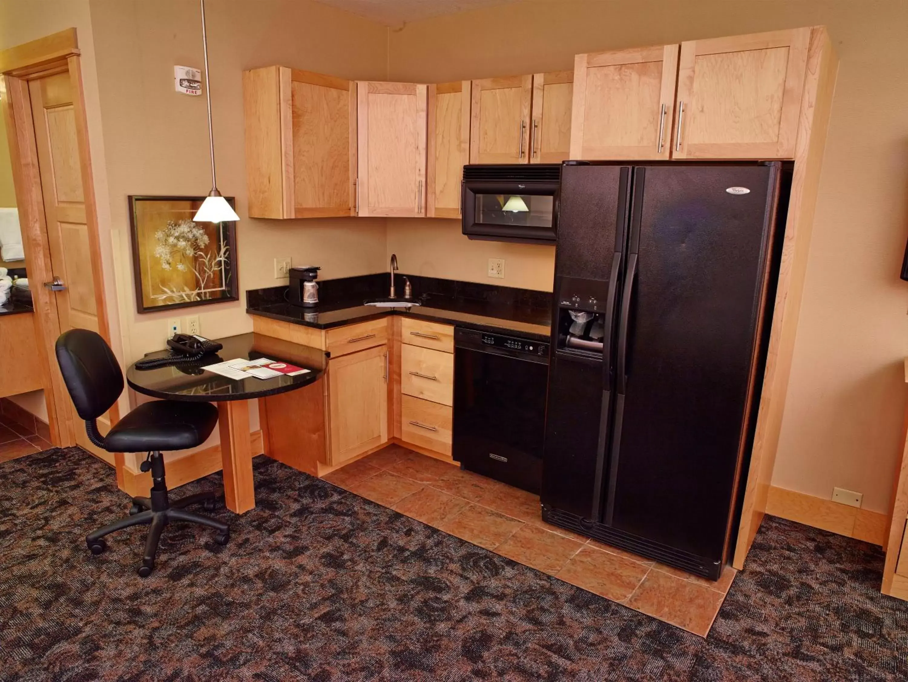 Kitchen or kitchenette, Kitchen/Kitchenette in LivINN Hotel Minneapolis North / Fridley