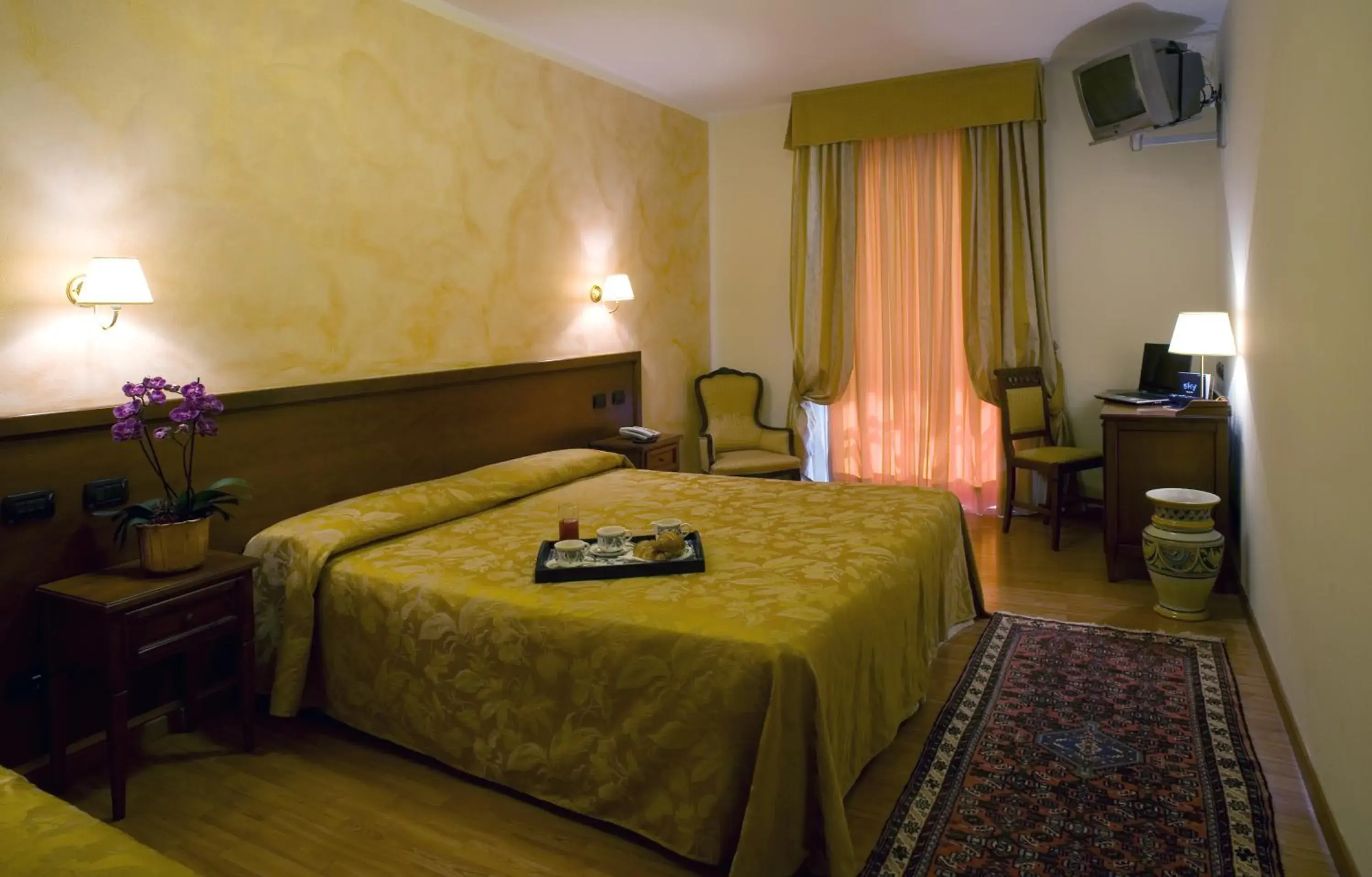 Bedroom, Bed in Hotel Scaligero