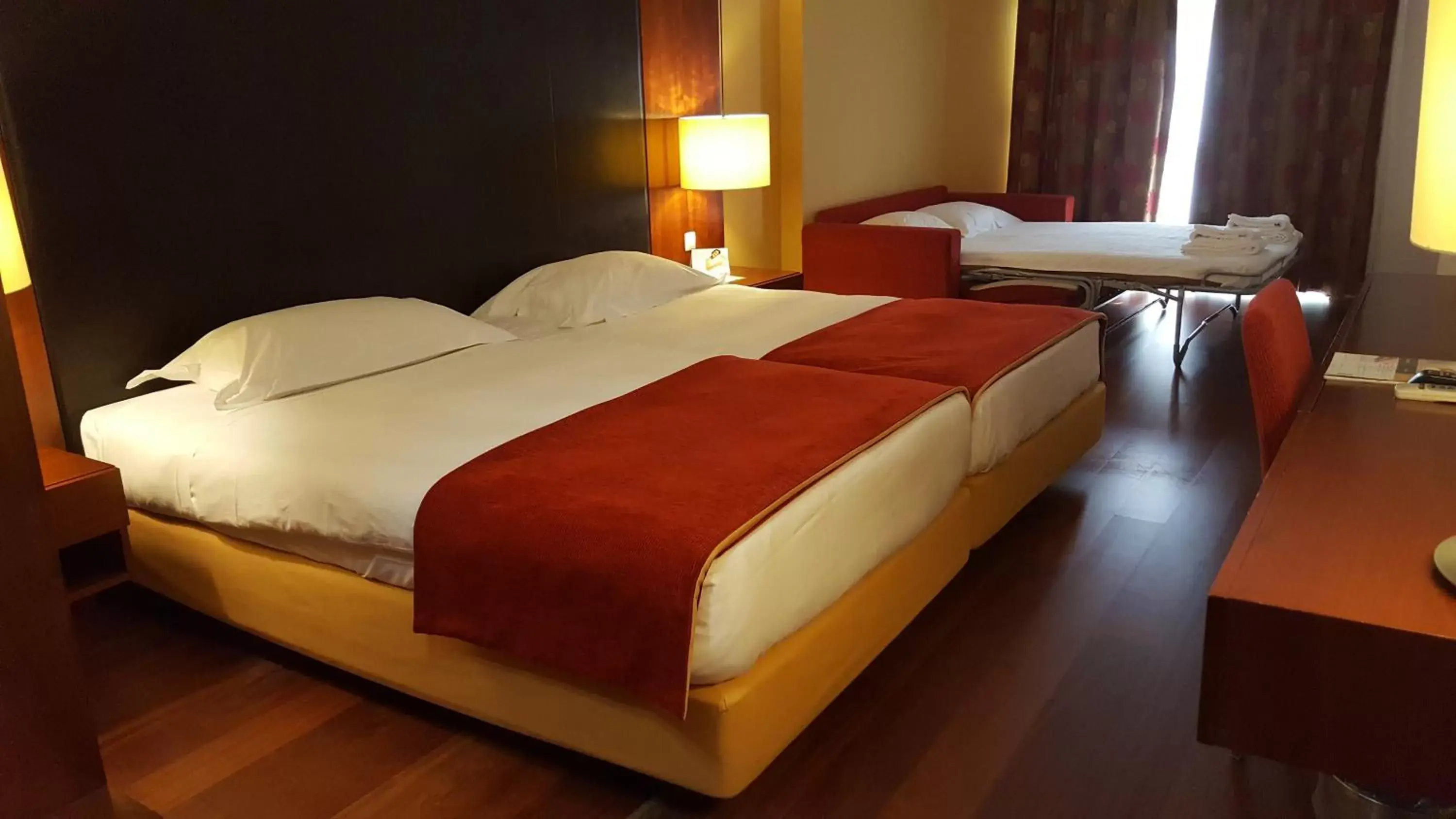 Bedroom, Bed in Leziria Parque Hotel