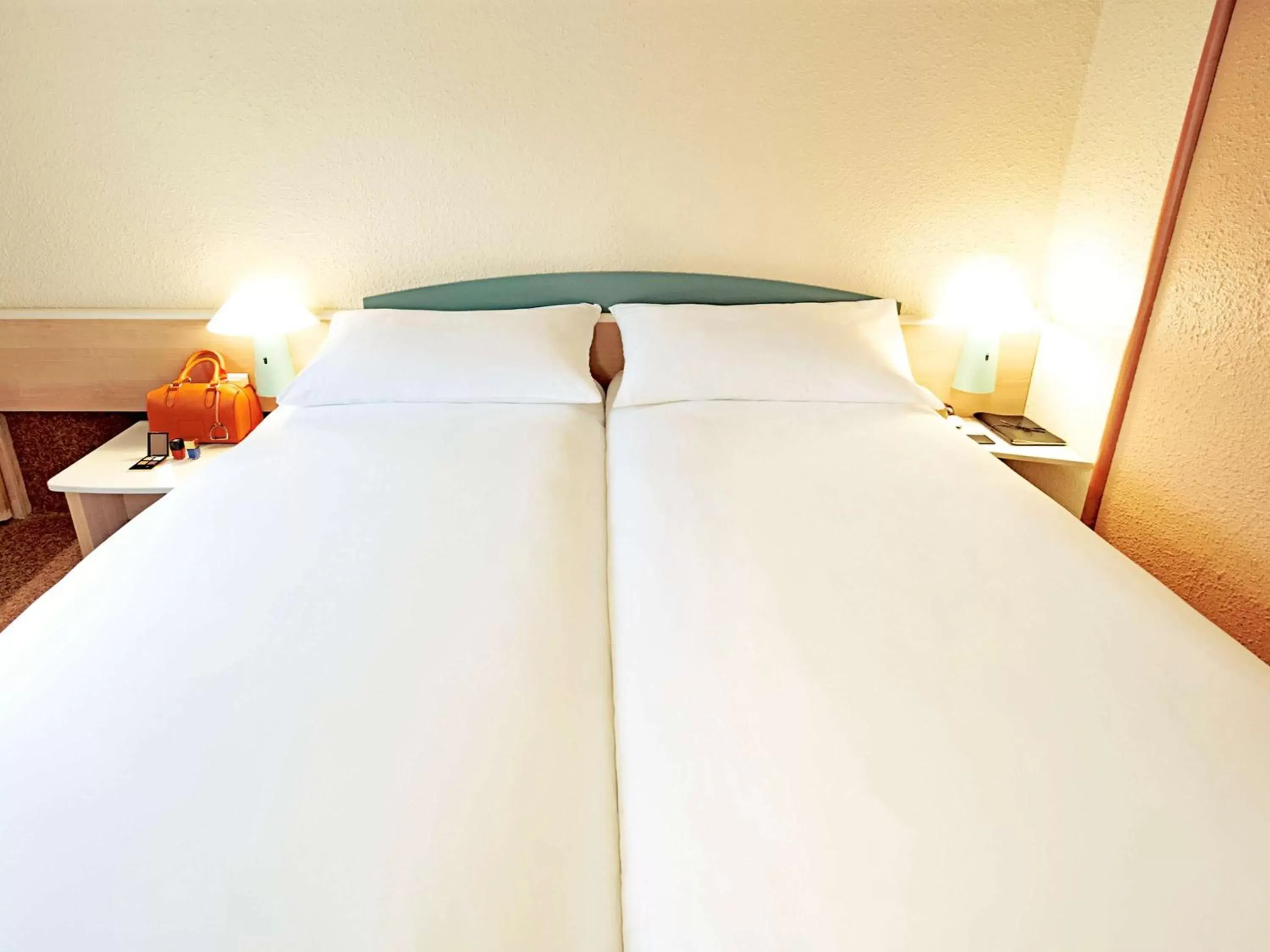 Photo of the whole room, Bed in ibis Tours Sud