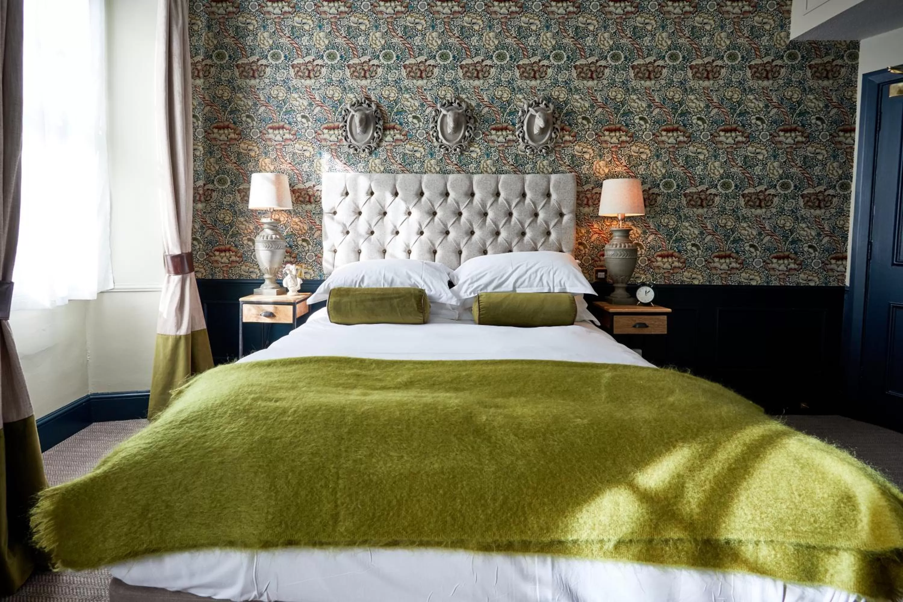 Photo of the whole room, Bed in The Fleece at Cirencester