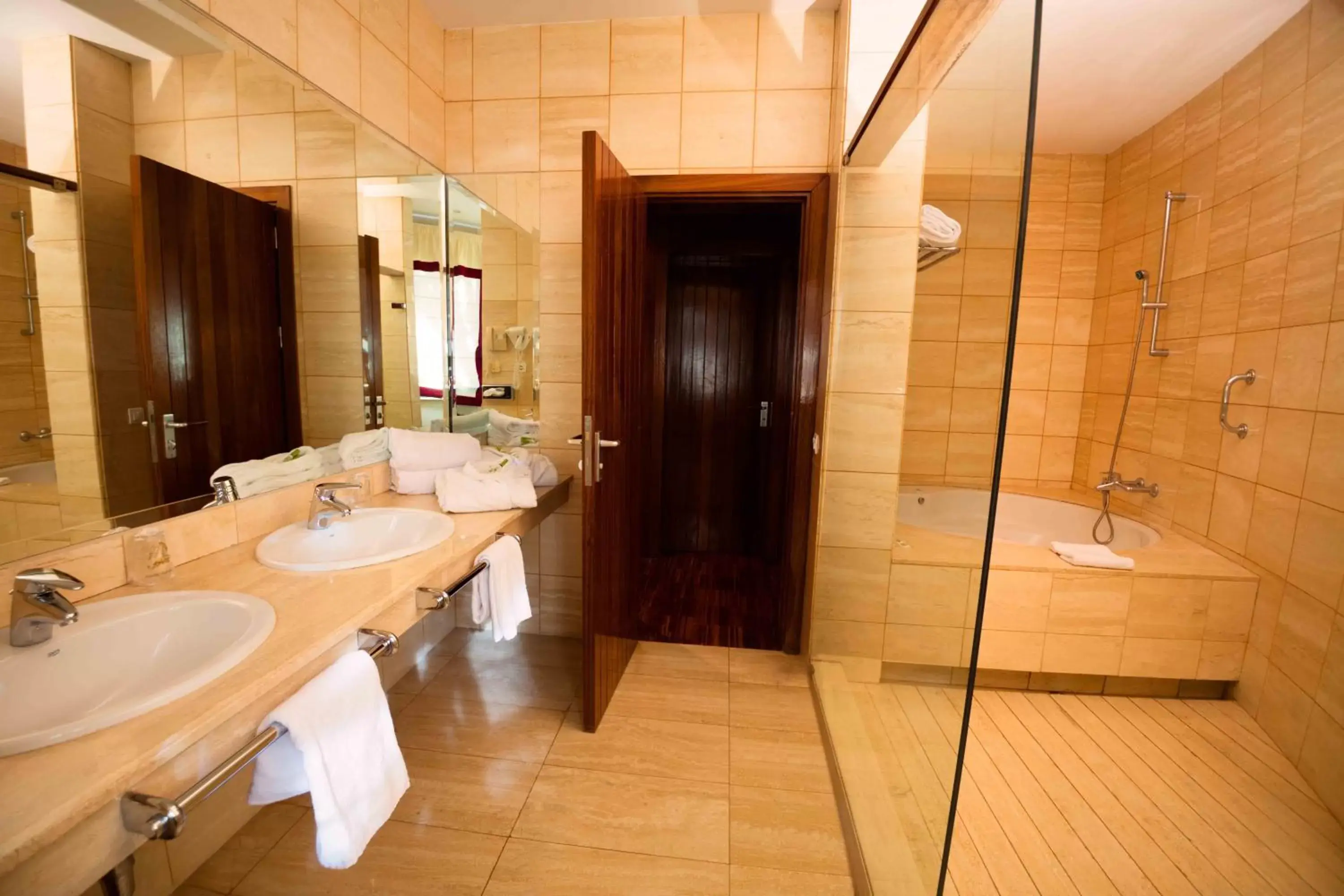 Shower, Bathroom in Hotel Escuela Santa Cruz