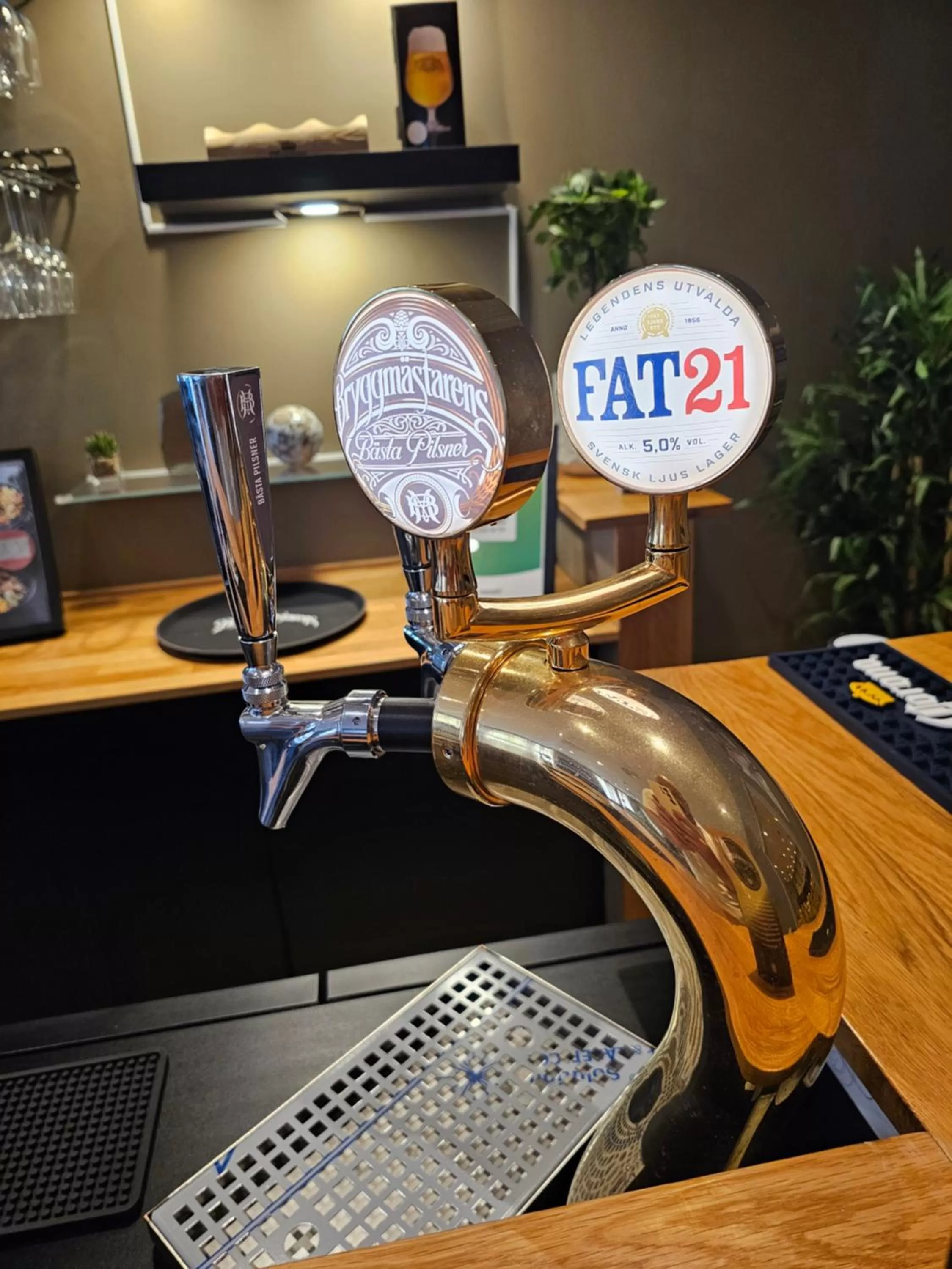 Lounge or bar in LA Hotel