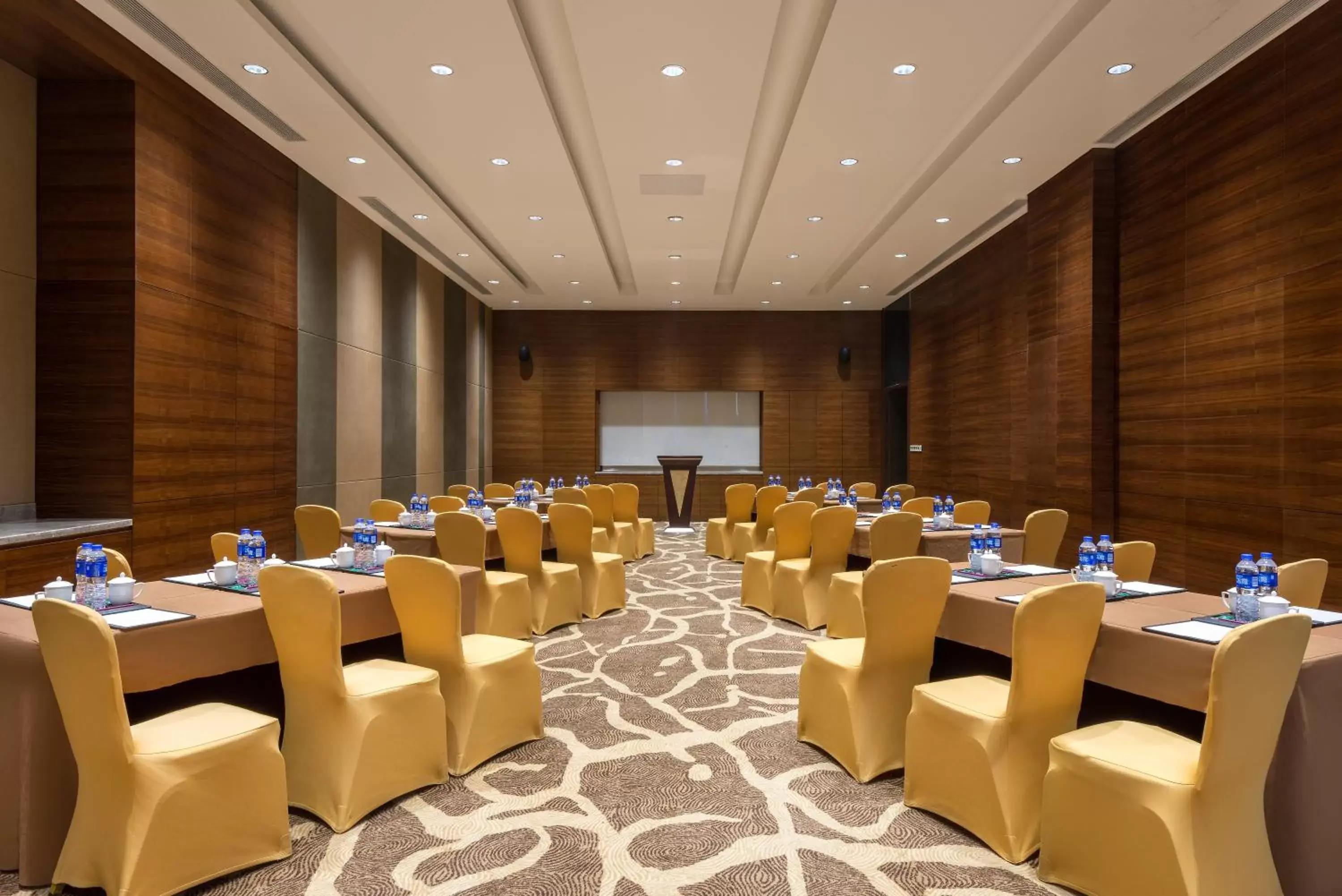 Meeting/conference room in Crowne Plaza Yangzhou, an IHG Hotel