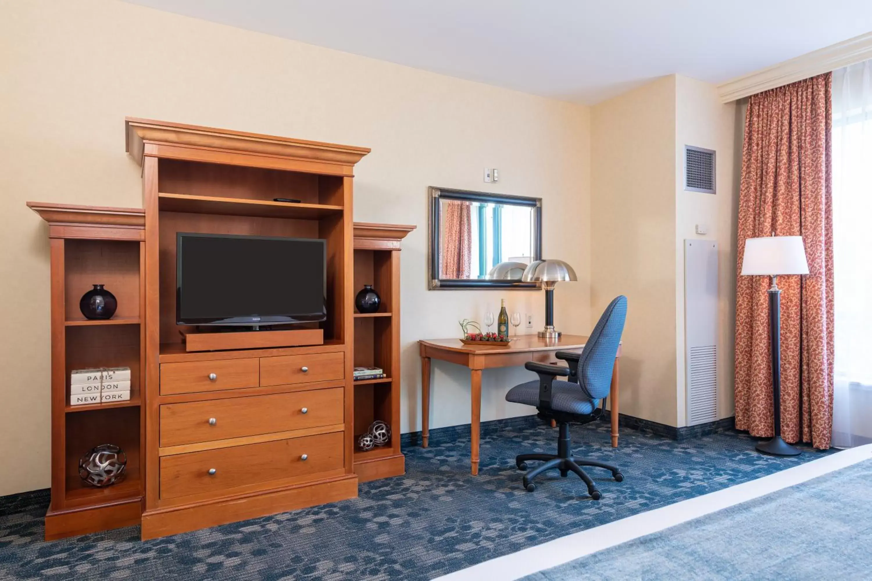 TV and multimedia, TV/Entertainment Center in Southbridge Hotel and Conference Center