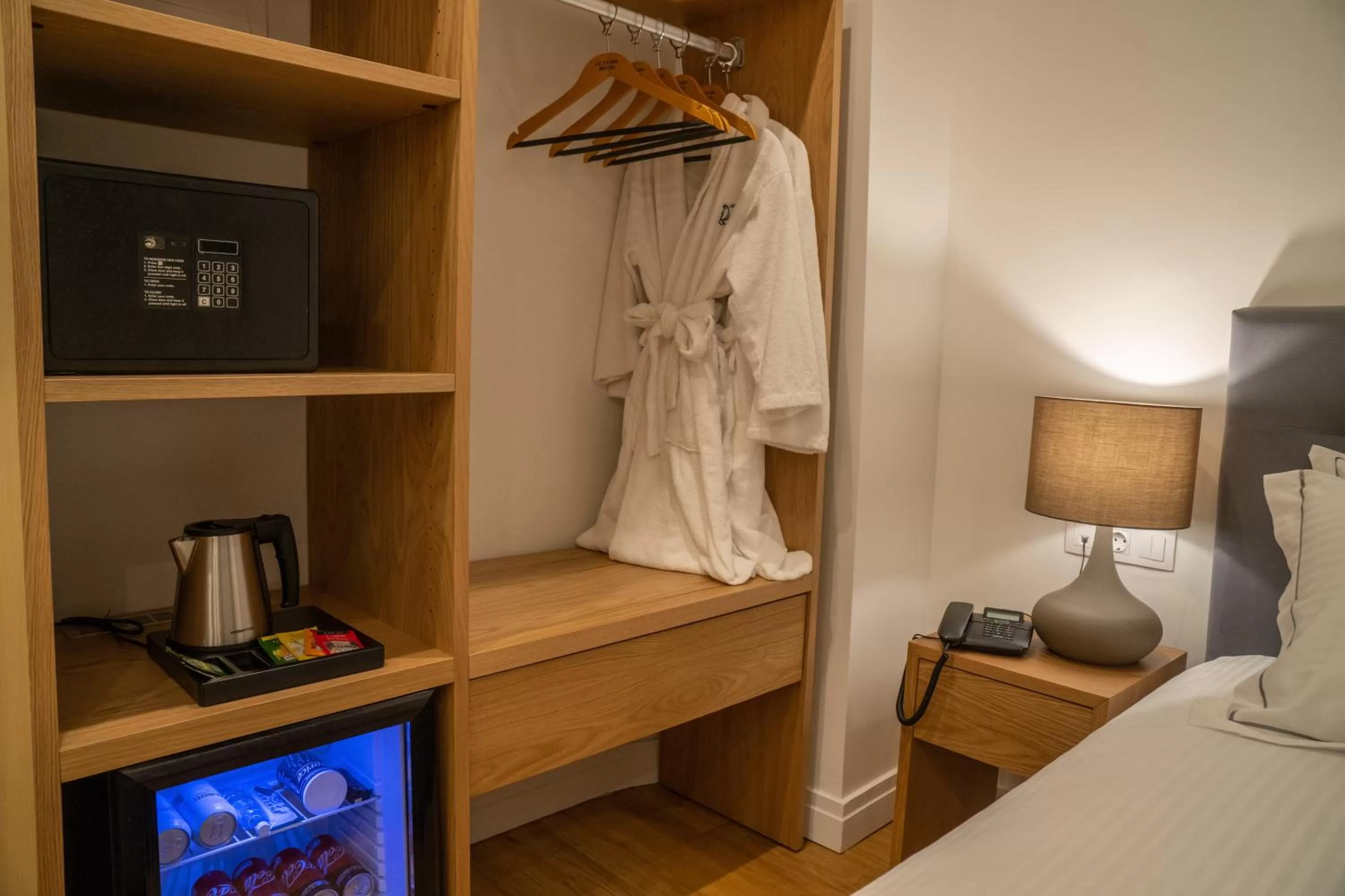 Coffee/tea facilities, Bed in Glyfada Riviera Hotel