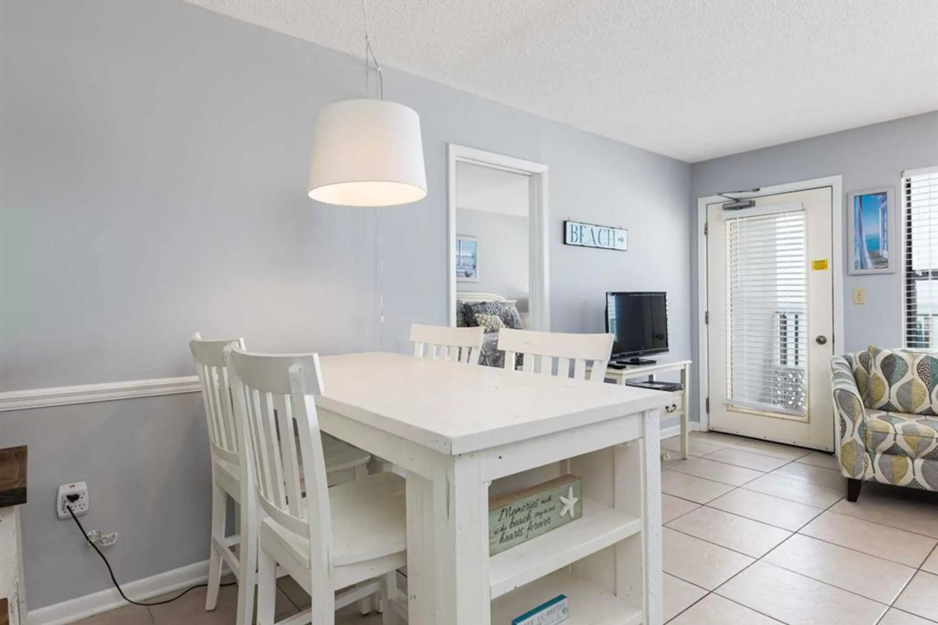 Dining Area in Island Sunrise II