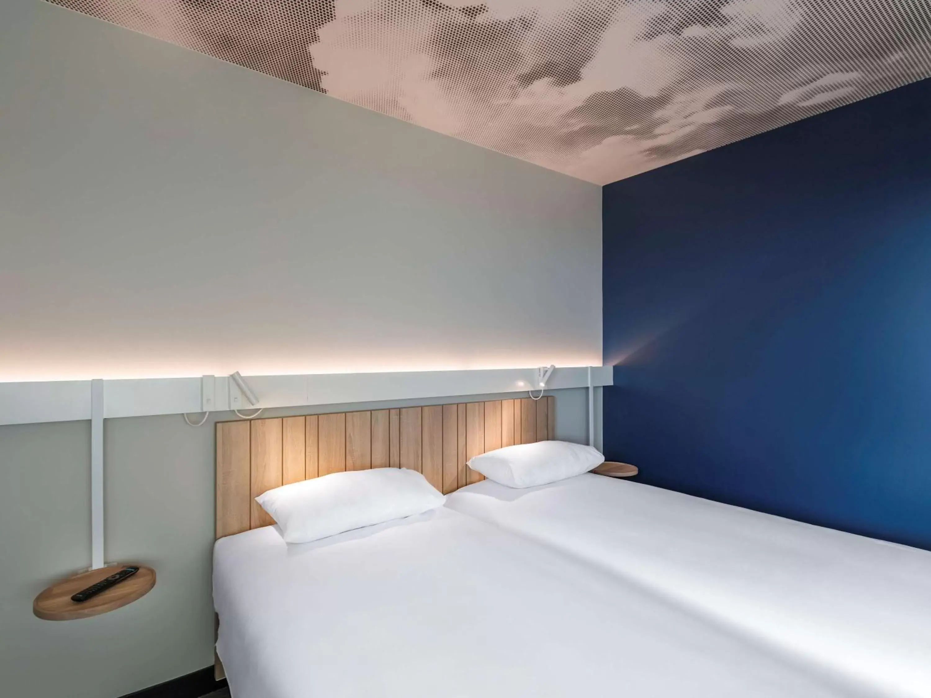 Bedroom, Bed in ibis Lyon Meyzieu