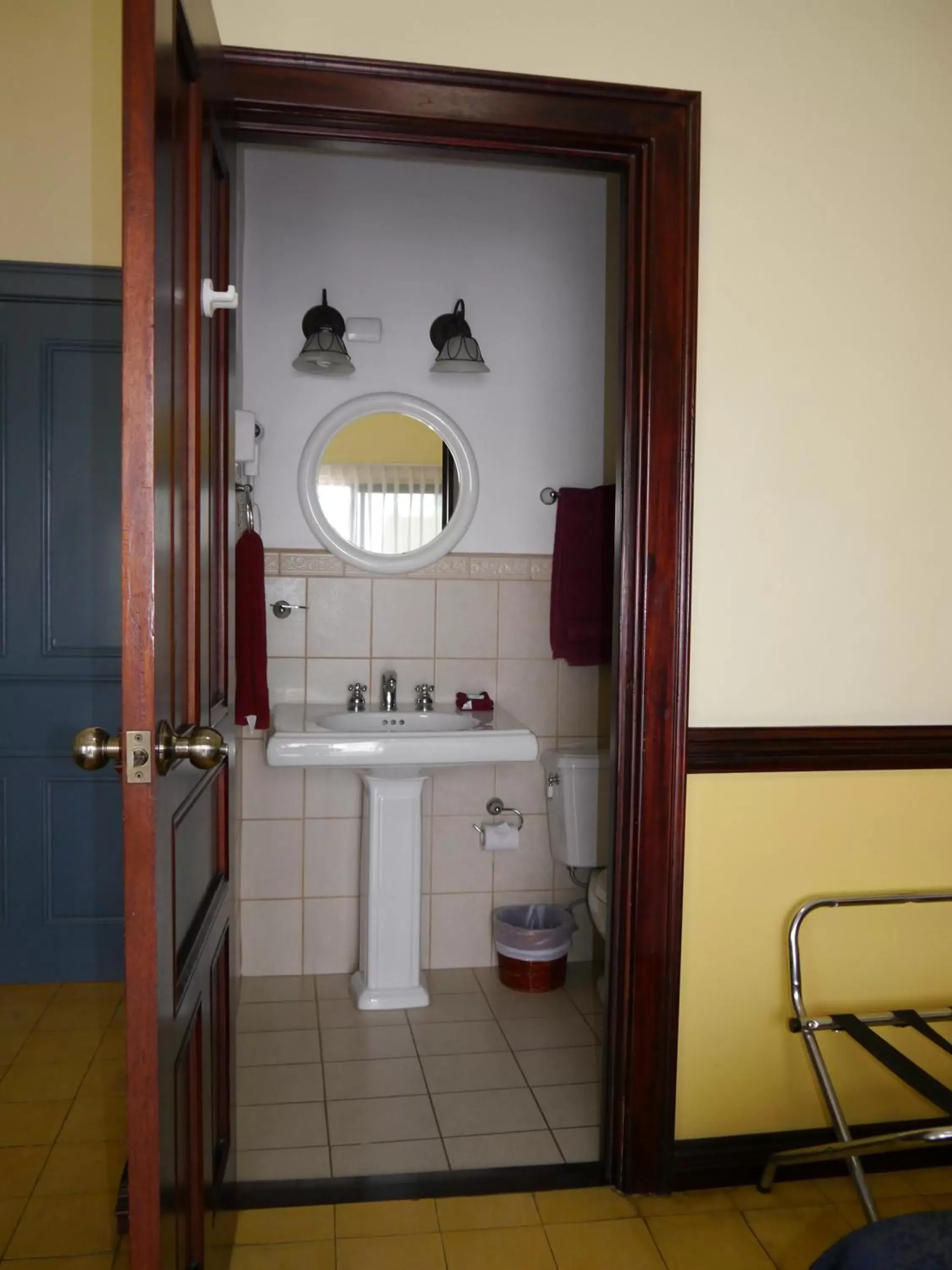 Bathroom in Hotel Santo Tomas / Historical Property