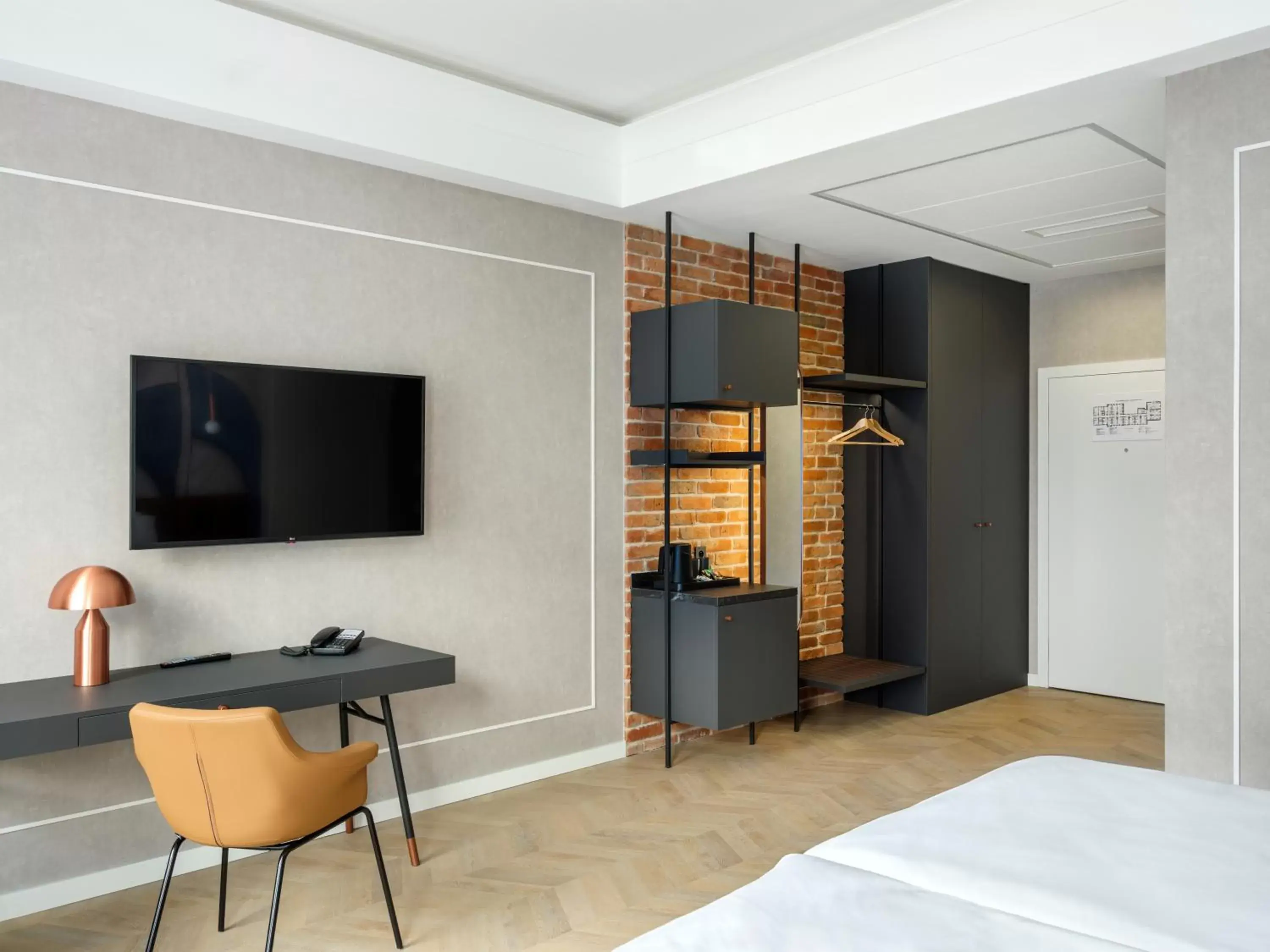 wardrobe, TV/Entertainment Center in Mercure Krakow Fabryczna City