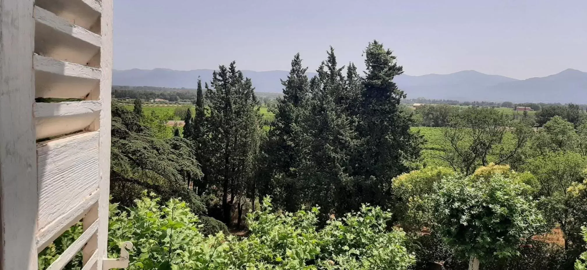 Garden view in Bed and Breakfast La Grande Lauzade