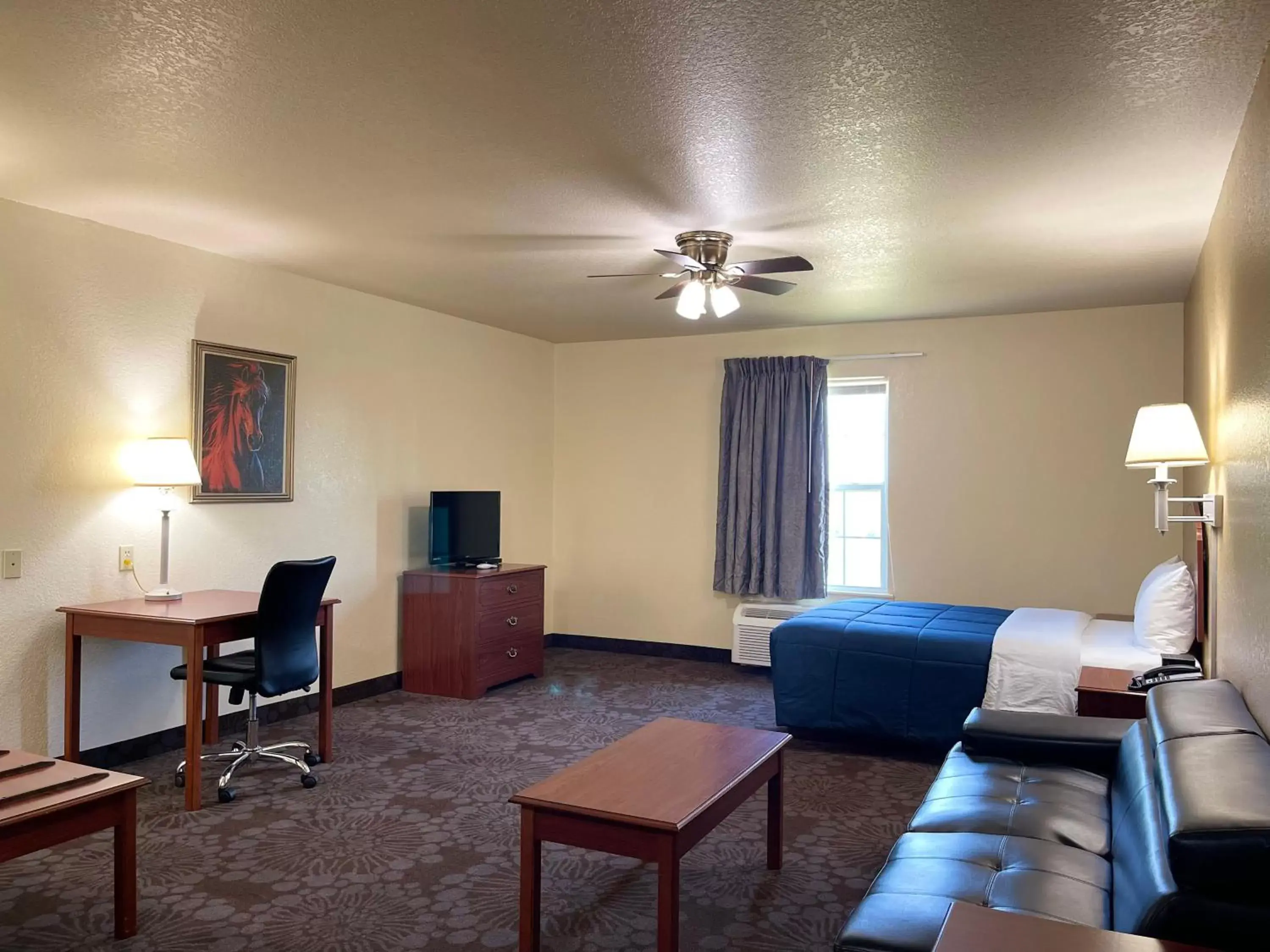 Living room, Bed in Candlelight Inn & Suites Hwy 69 near McAlester Living room, Bed in Candlelight Inn & Suites Hwy 69 near McAlester