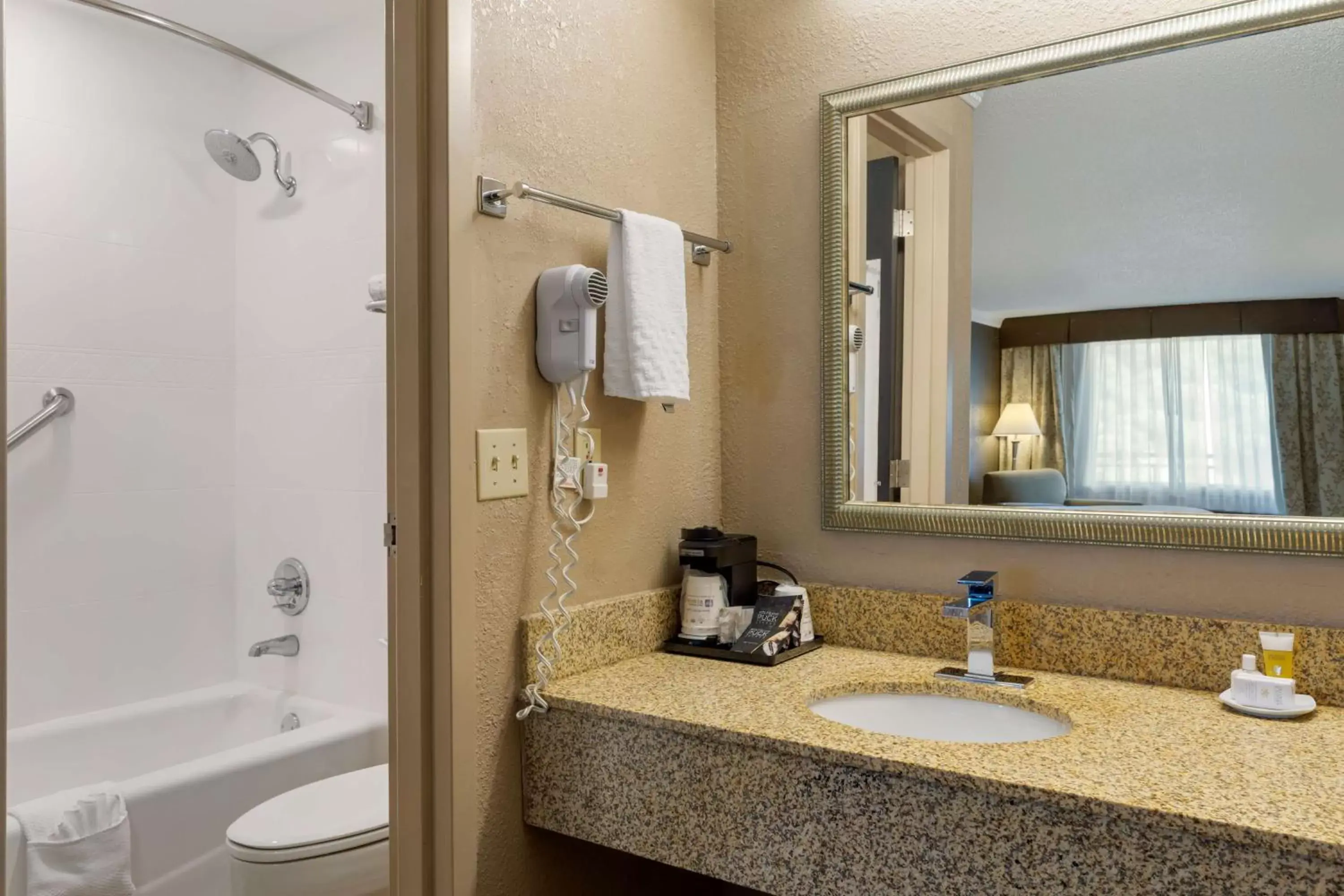 Bathroom in Best Western Smoky Mountain Inn