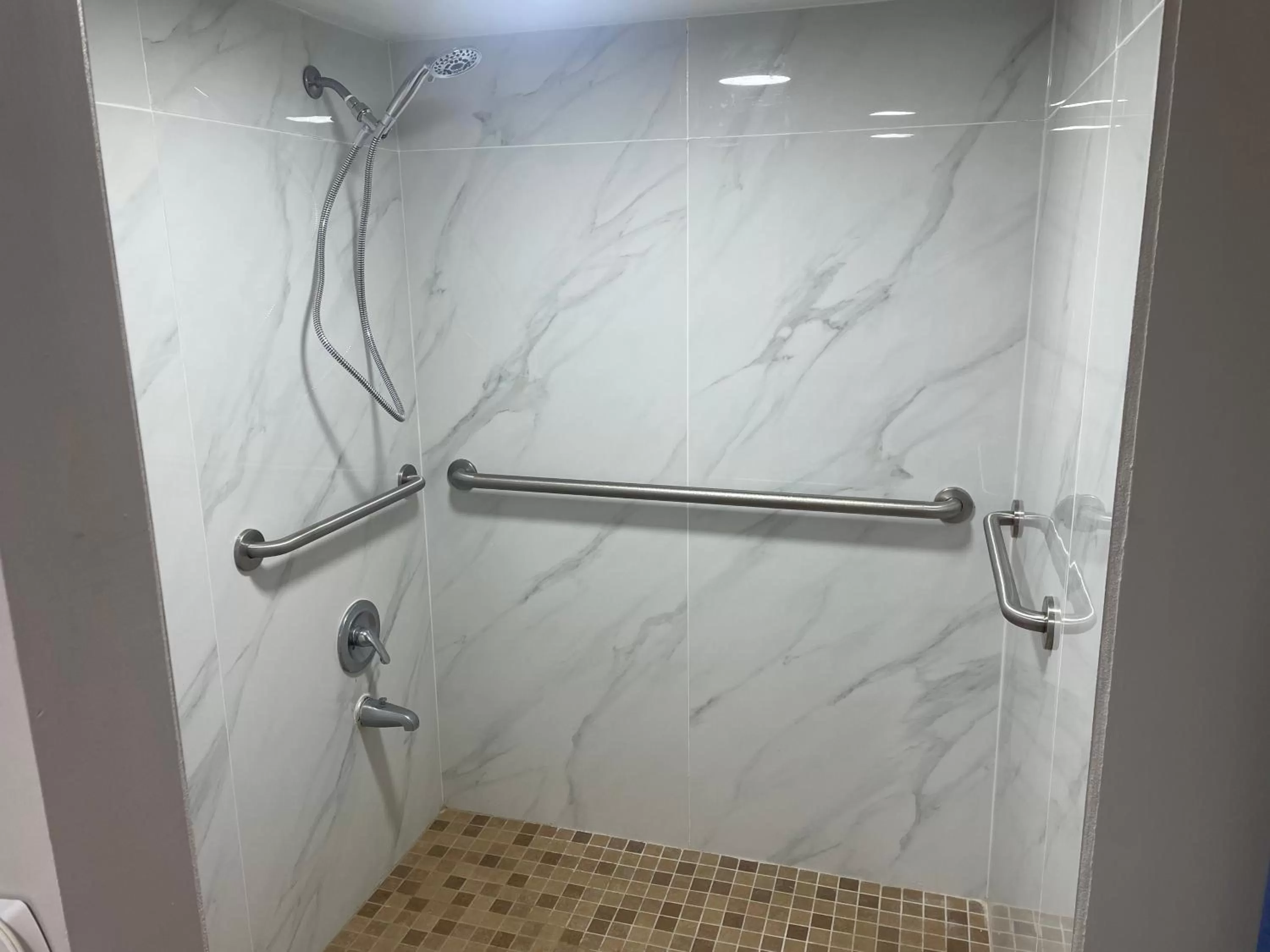 Bathroom in Days Inn by Wyndham Valdosta/Near Valdosta Mall