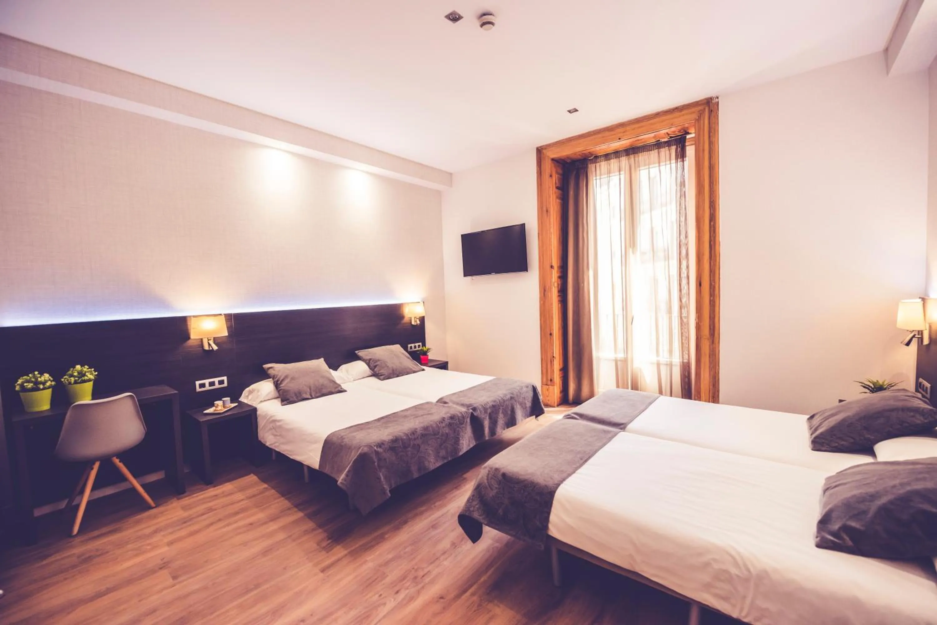 Bedroom, Bed in Hostal Marlasca