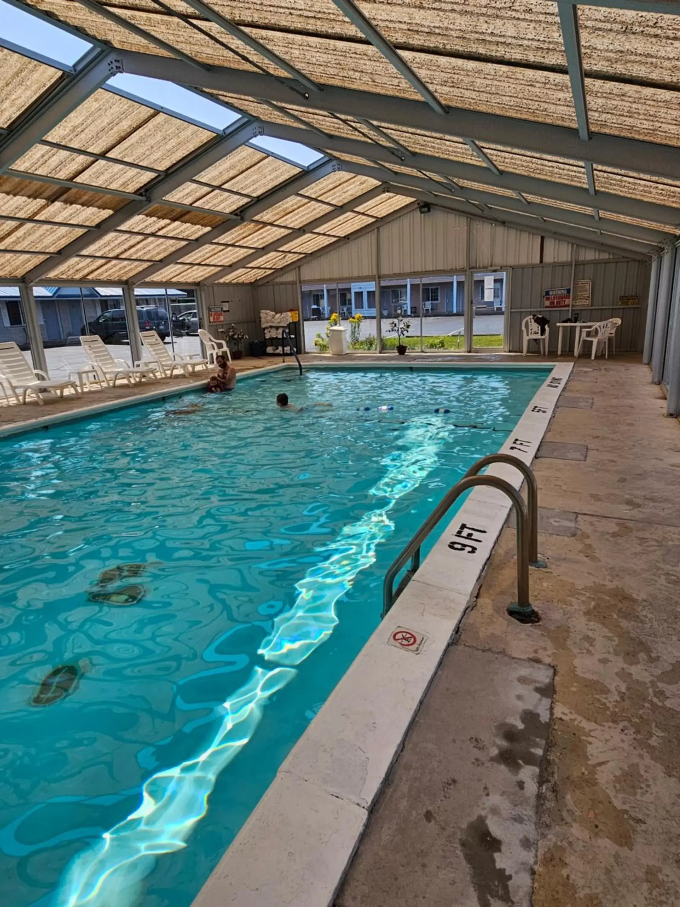 Pool view, Swimming Pool in Great Lakes Inn Mackinaw City