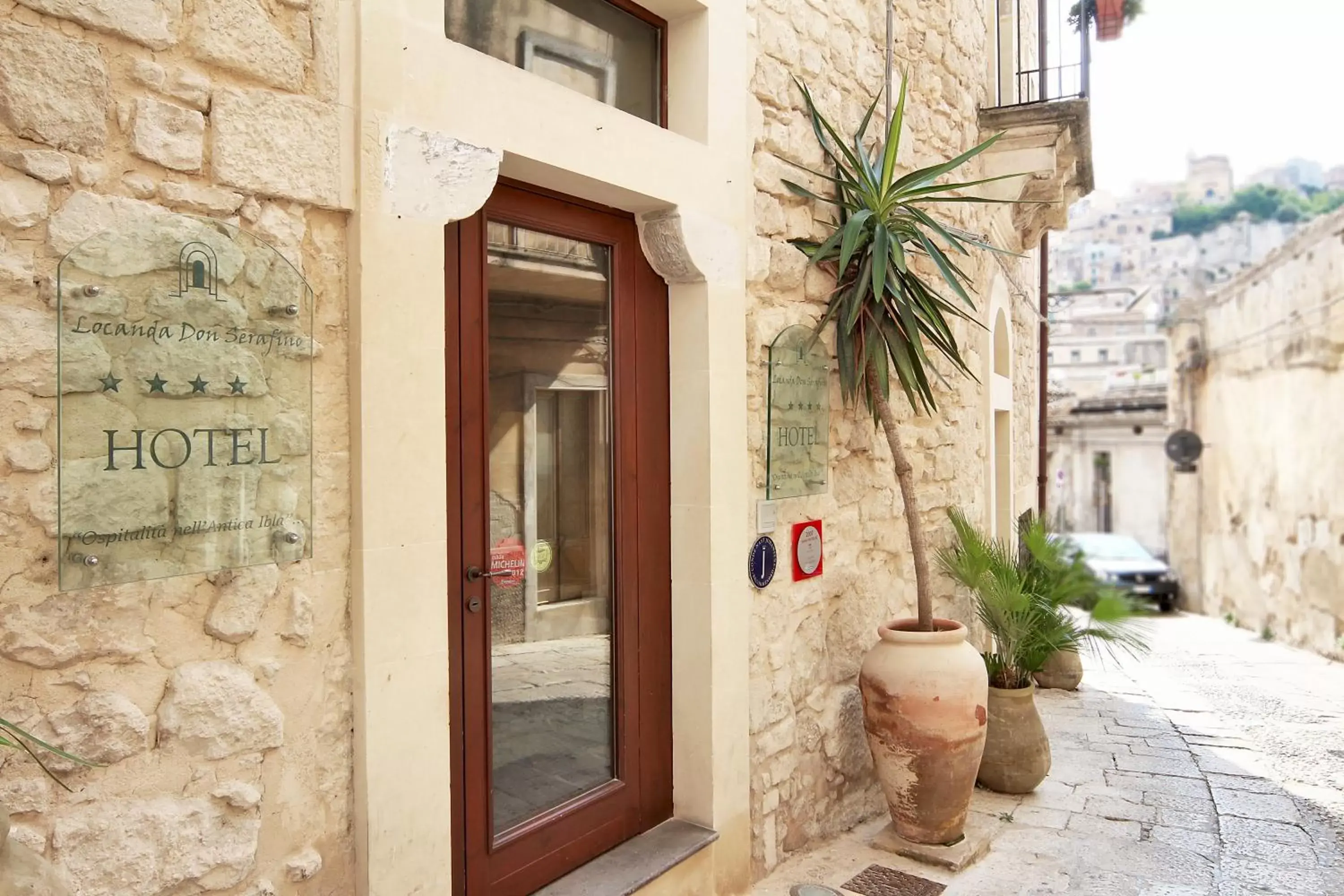 Facade/entrance in Relais & Châteaux Locanda Don Serafino