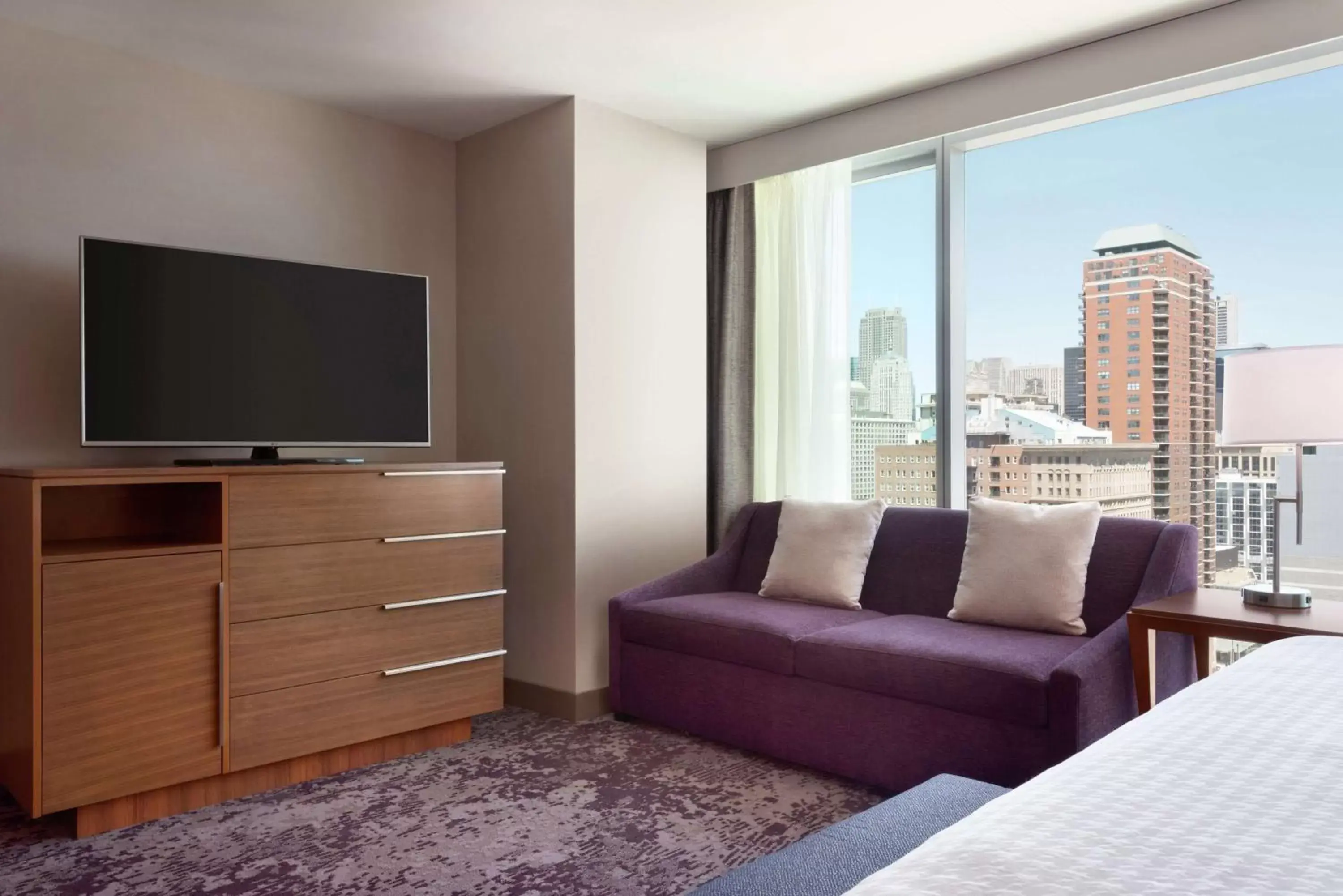 Bedroom, TV/Entertainment Center in Homewood Suites By Hilton Chicago Downtown South Loop