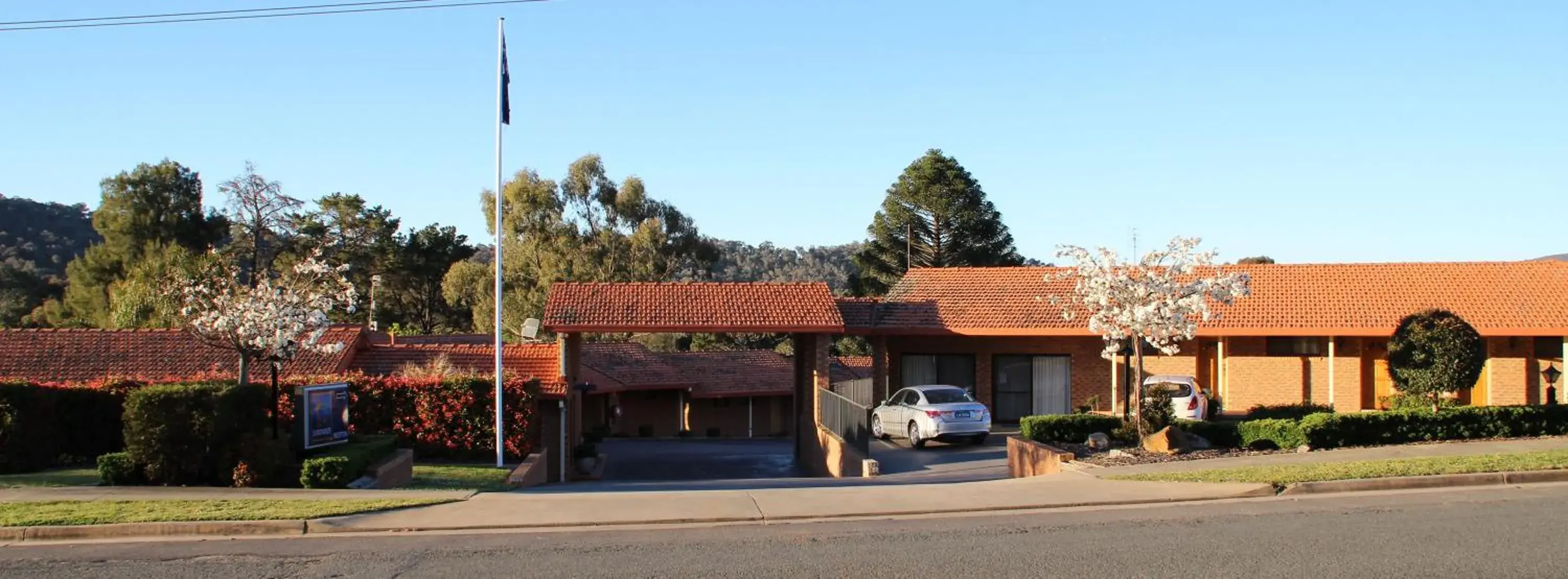 Facade/entrance, Property Building in Hume Country Motor Inn