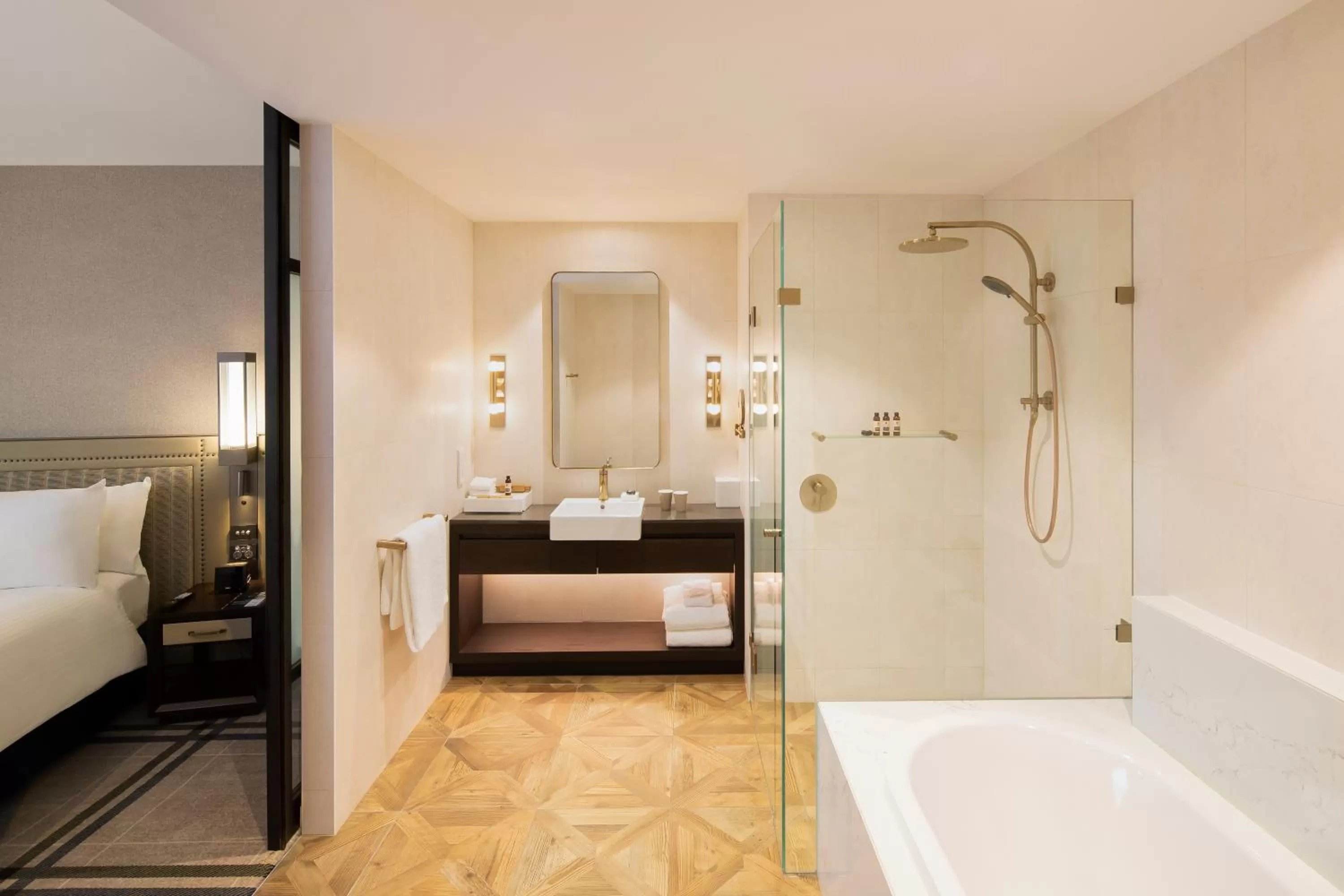 Bathroom, Bed in The William Inglis Mgallery