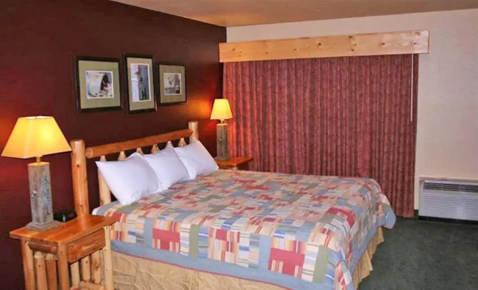 Photo of the whole room, Bed in Three Bears Resort