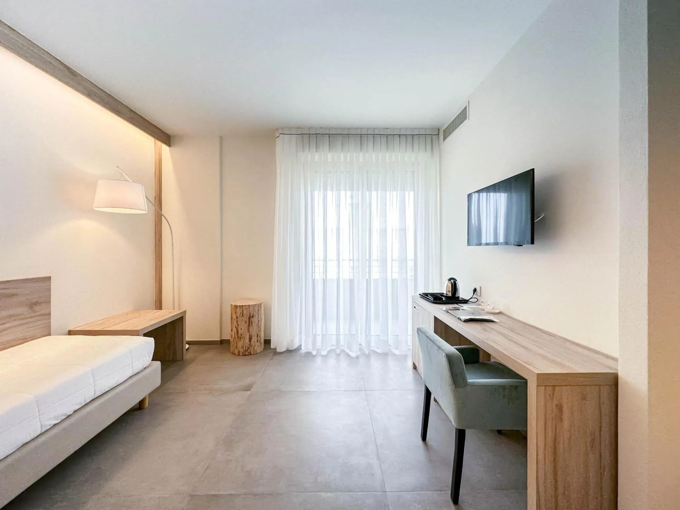 Bedroom, TV/Entertainment Center in Bellettini Hotel