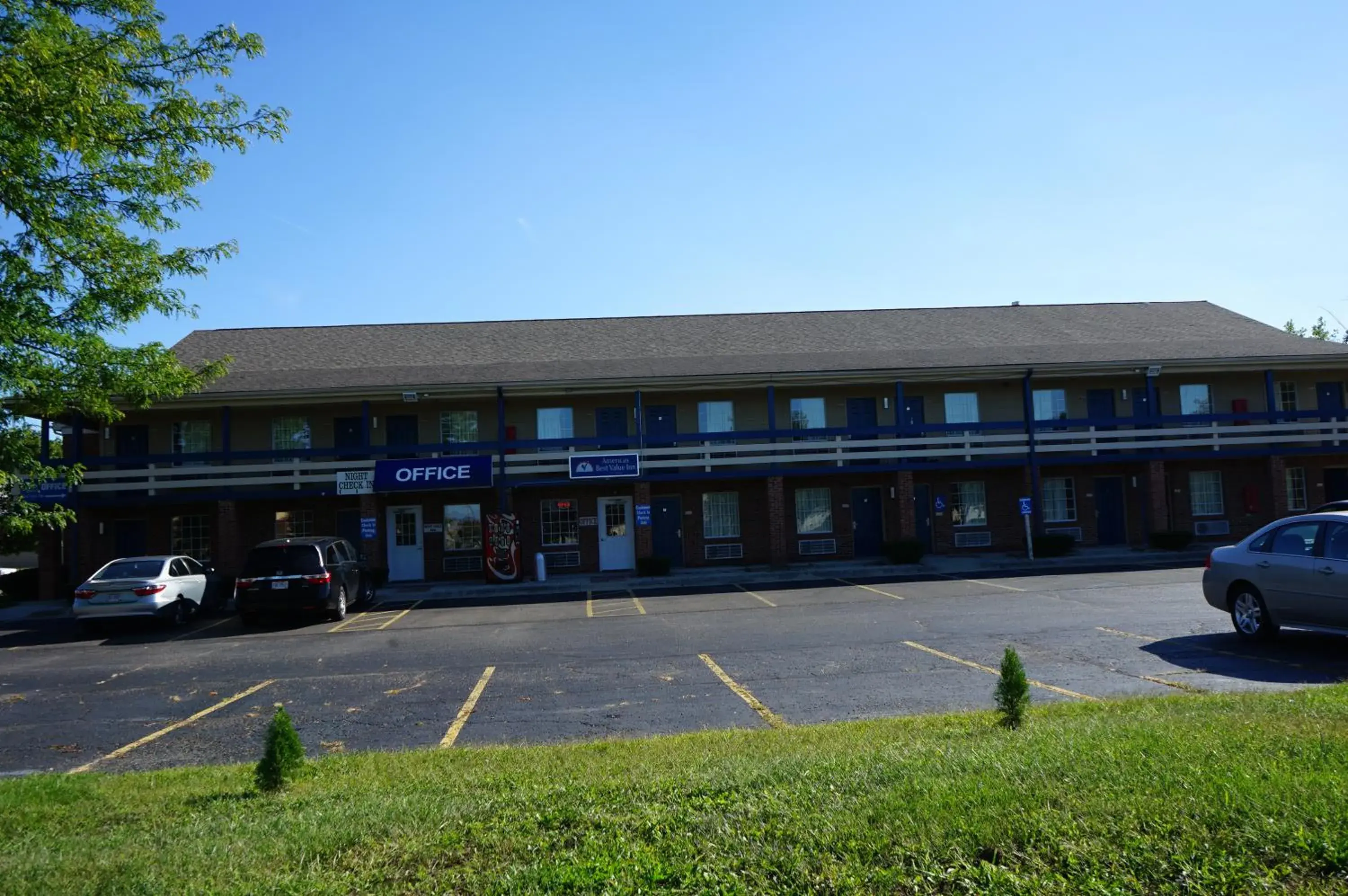 Property Building in Americas Best Value Inn Maumee/Toledo